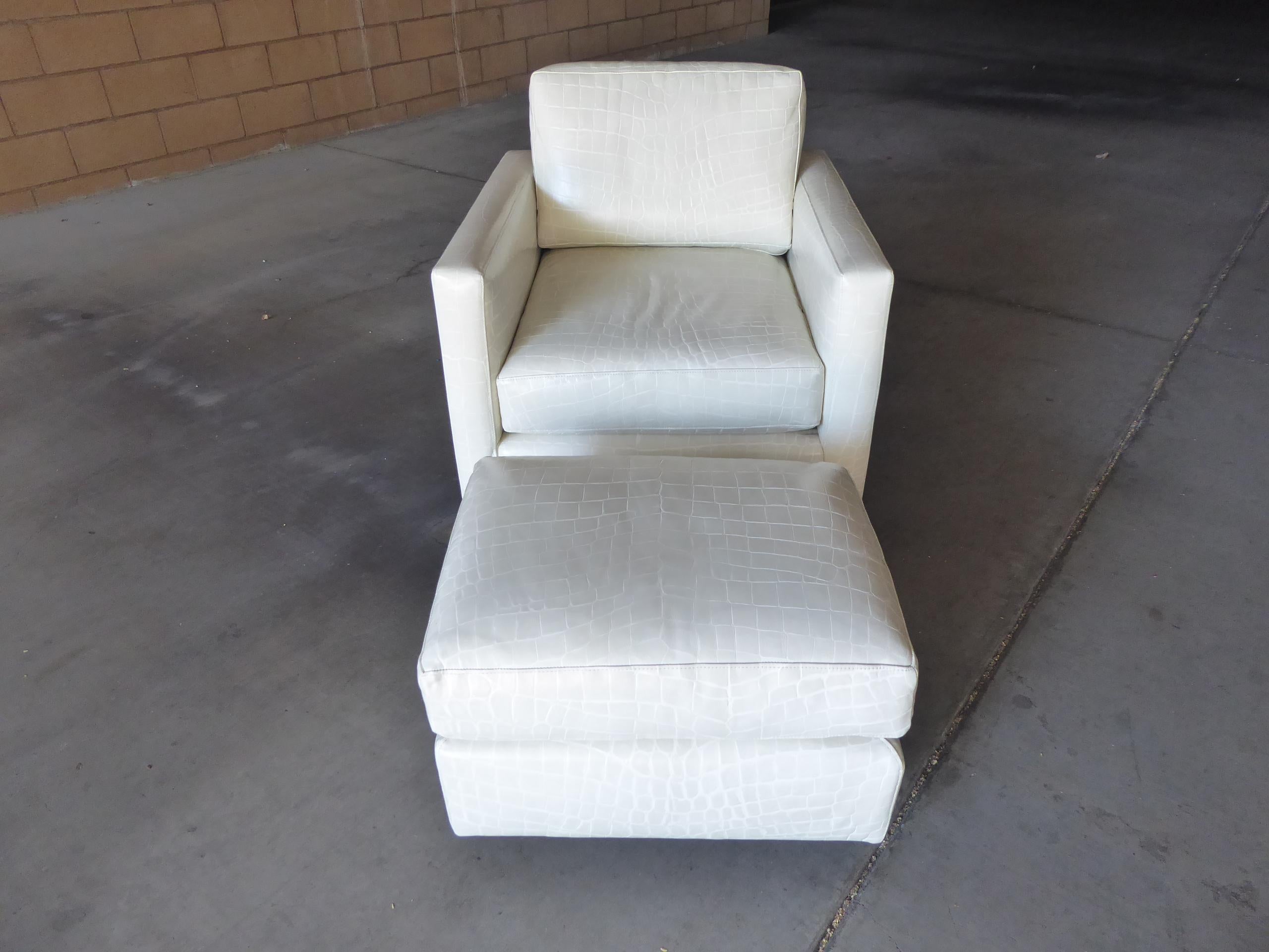 Late 20th Century Swiveling Leather Club Chair and Ottoman in the Style of Milo Baughman