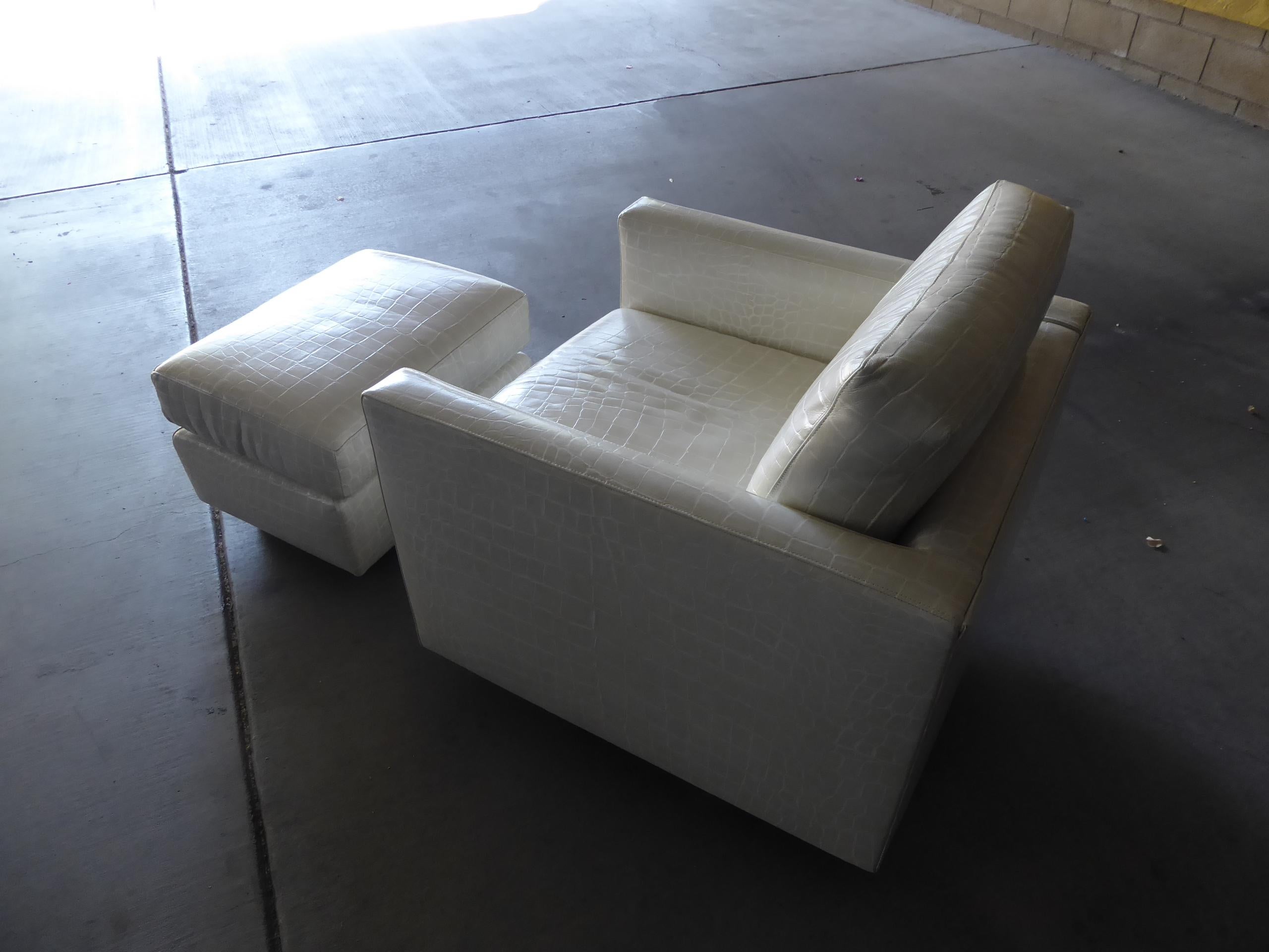 Swiveling Leather Club Chair and Ottoman in the Style of Milo Baughman 1