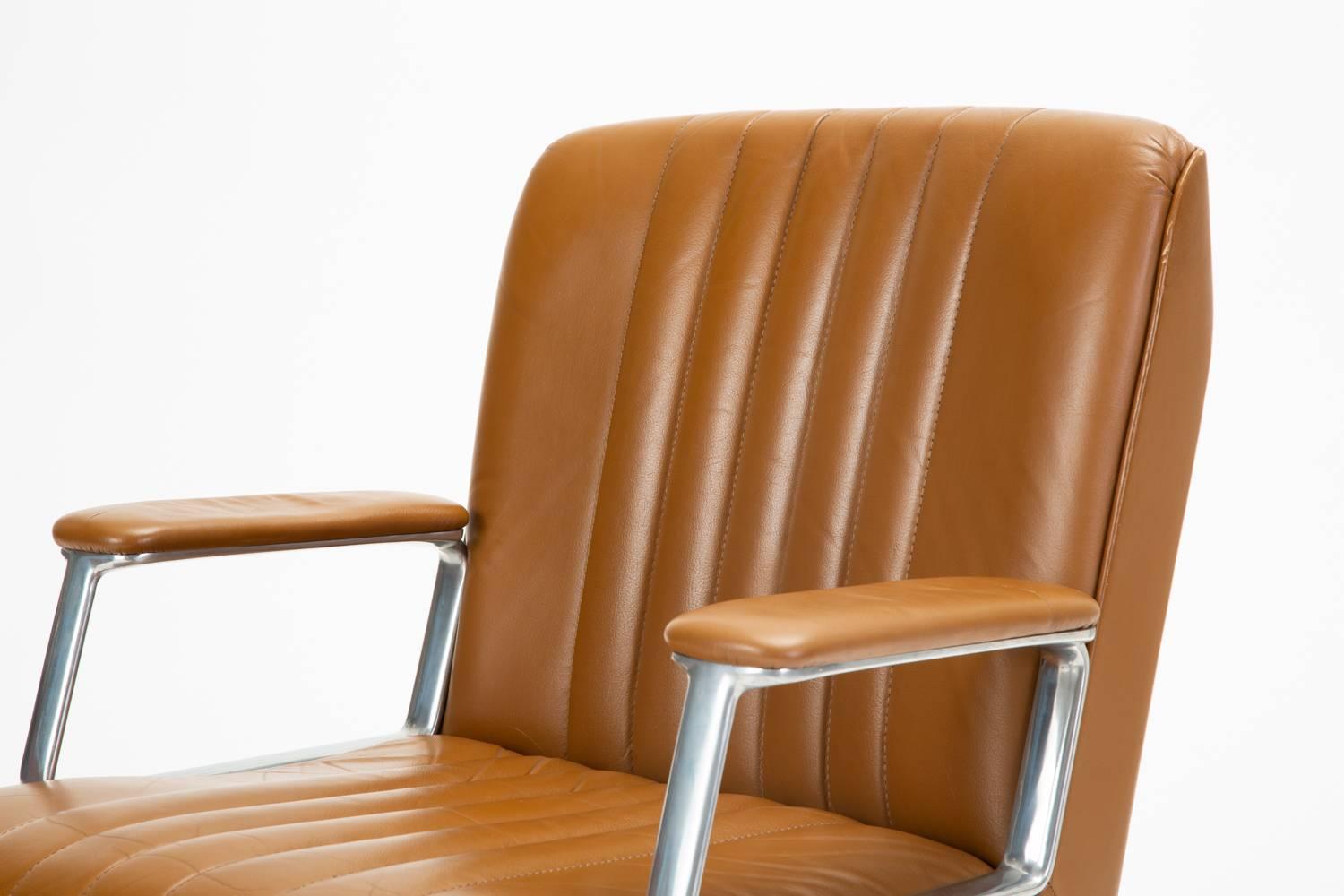 Swiveling Office Chair on Casters by Osvaldo Borsani for Tecno 4