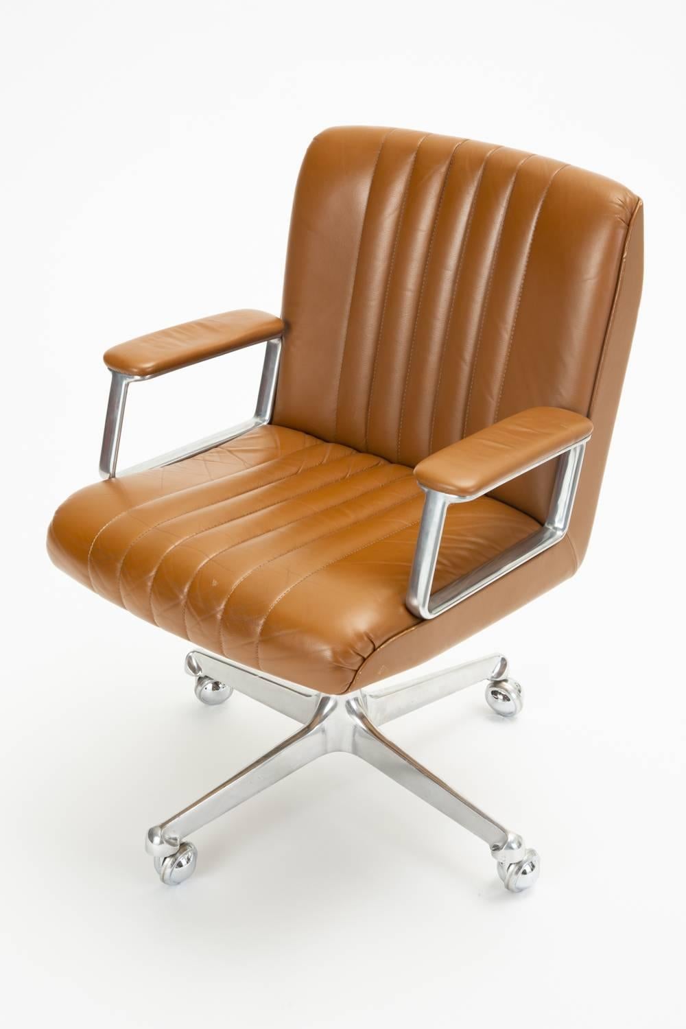 Italian Swiveling Office Chair on Casters by Osvaldo Borsani for Tecno