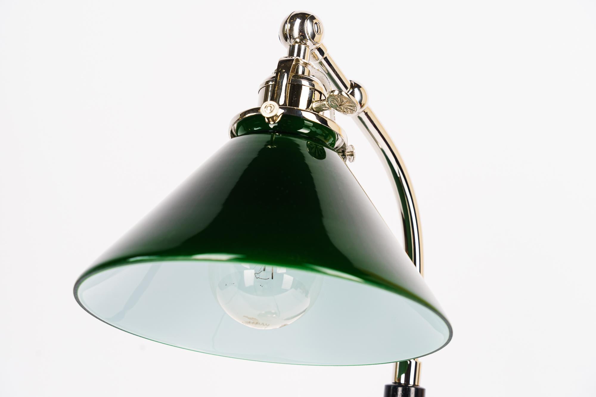 Art Deco Swivelling Nickel-plated art deco table lamp with green glass shade vienna 1920s For Sale