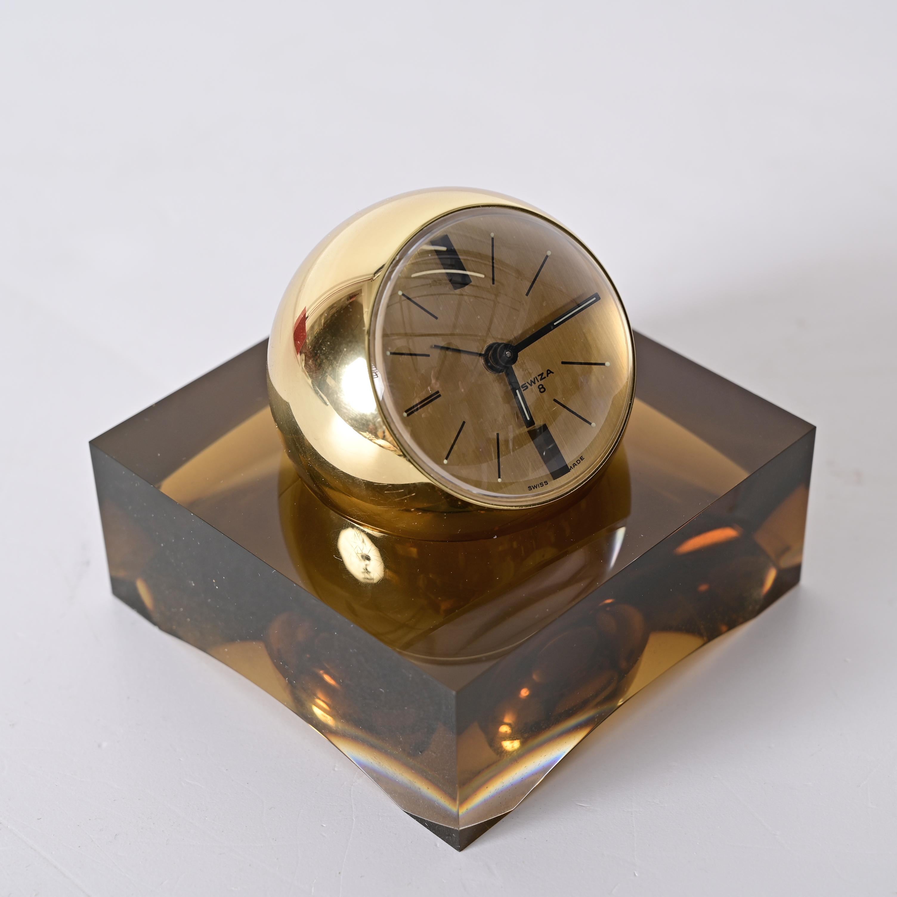 Lucite Horloge sphérique Swiza rare de 8 jours dorée avec base en lucite fumée, boîte et garantie en vente