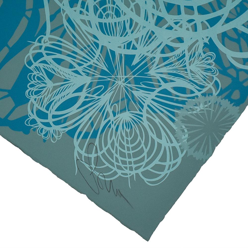 Superbe édition Artist Proof embellie à la main par l'artiste avec des détails spéciaux pour rendre chaque impression AP unique !
Swoon a sorti un nombre très limité d'Artist Proofs (17) en dehors de l'édition normale.
Signé à la main par Swoon en