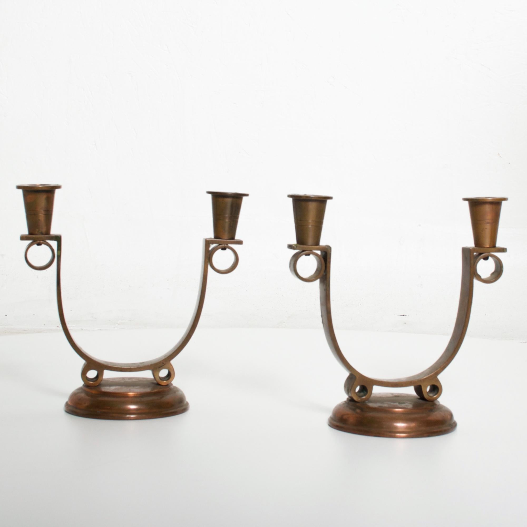 Swoop arm Art Deco copper candle stick holder pair double arm design
Displays four candles. Two each holder.
Attributed to design style of Roycroft Metalwork New York
Double arm on a cupped base
Good condition. Original unrestored vintage condition.