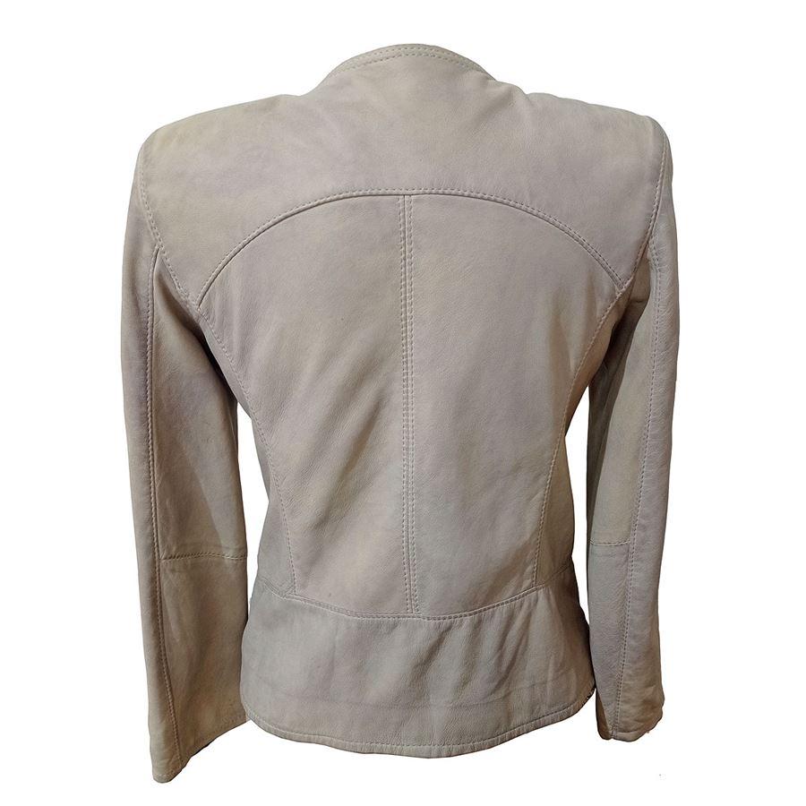 d.r.o.w.s. Leather Beige color Zip closure Two pockets Length shoulder / hem cm 50 (19,6 inches) Shoulder cm 38 (14,9 inches)
