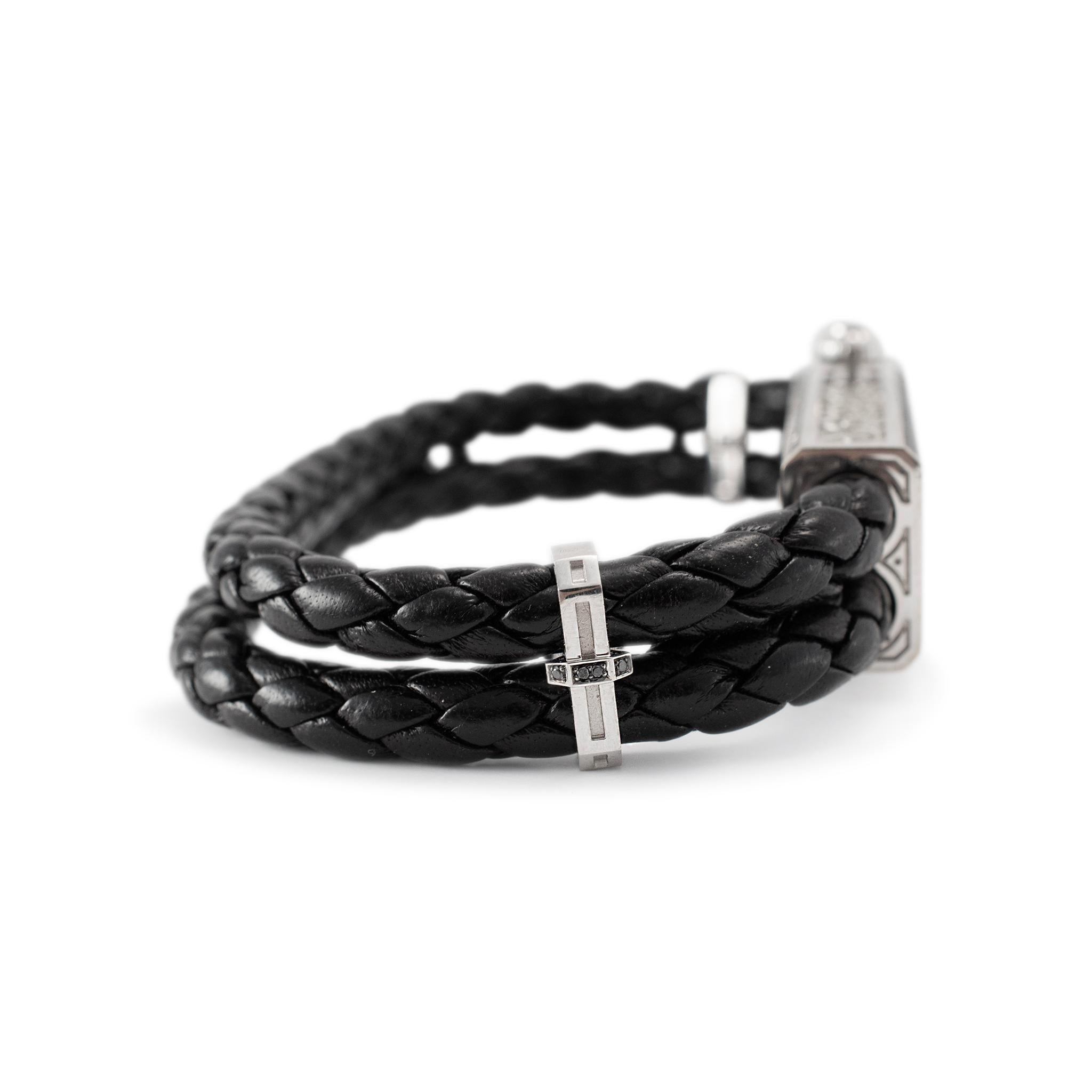 Marchio: Sword Limited

Tipo di metallo: Oro bianco 18K e titanio

Lunghezza: 7,00 pollici

Larghezza: 17,45 mm

Peso: 62,07 grammi

Bracciale in titanio e oro bianco 18 carati, con diamanti. I metalli sono stati testati e hanno determinato che si