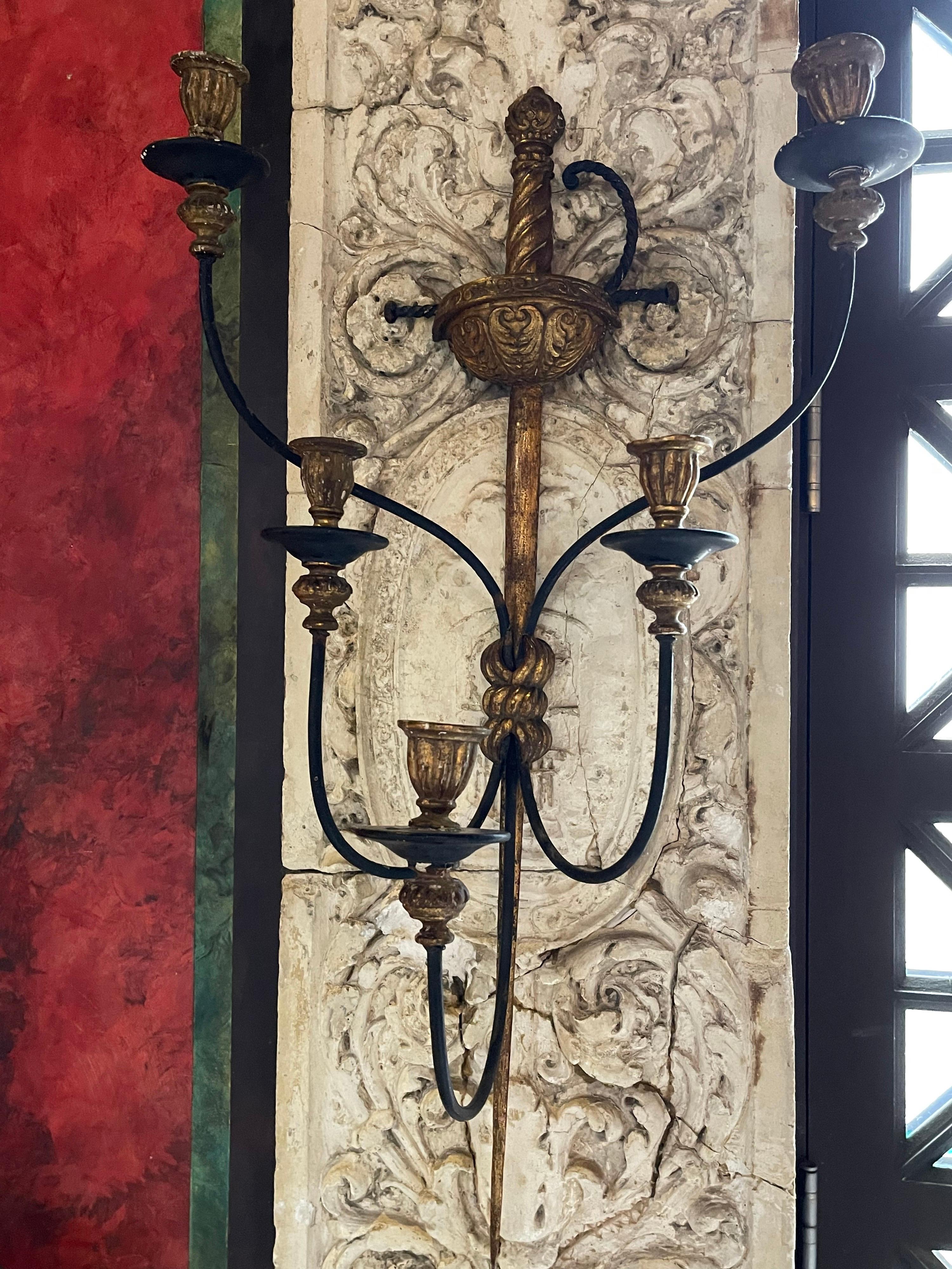 This pair of hand carved Italien wall sconces was made ca 1900.
These are candel lid but easily electrified.