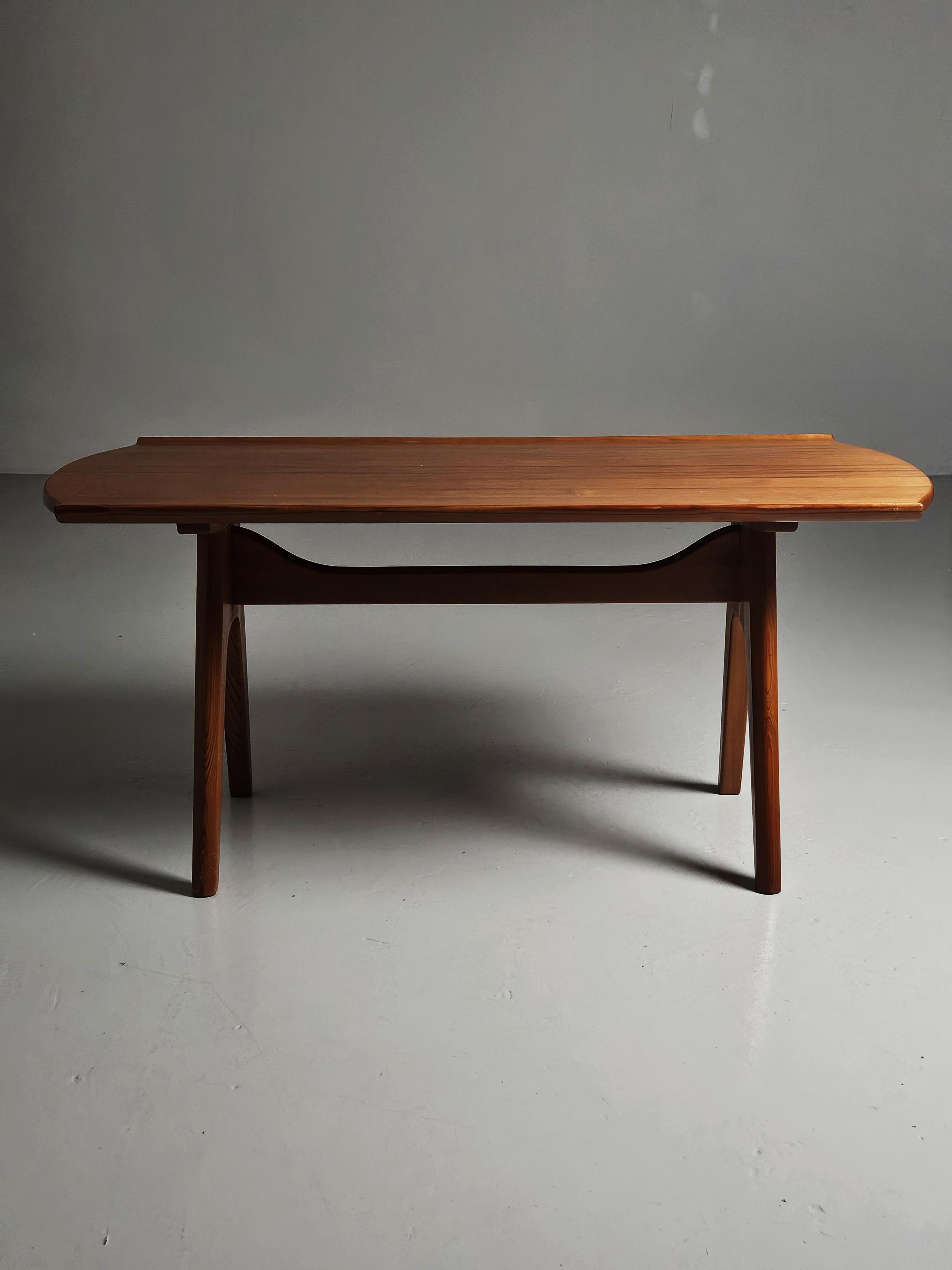 Scandinave moderne Table basse de designer suédois en pin par Svensk Fur, années 1940 en vente