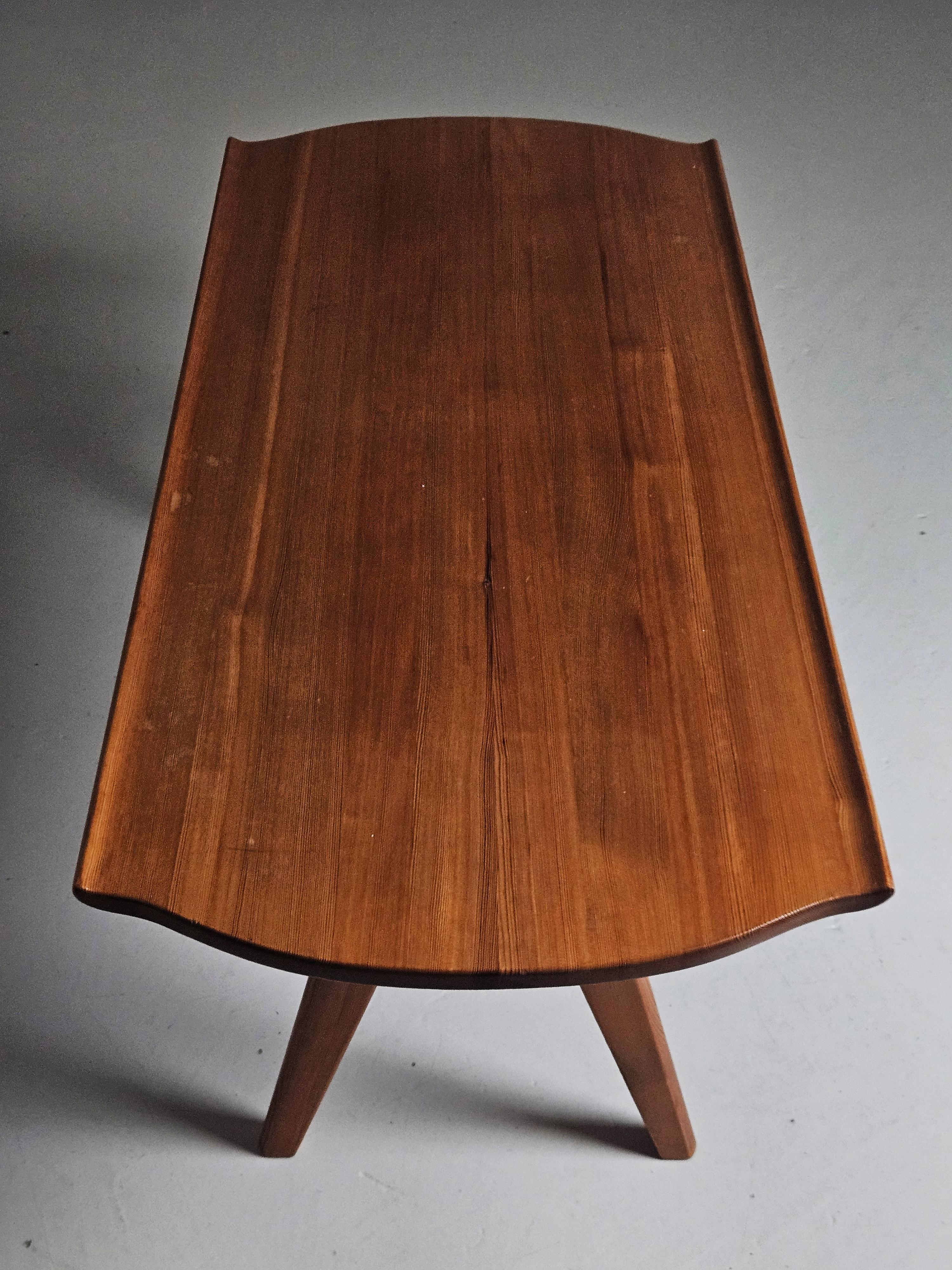 Pin Table basse de designer suédois en pin par Svensk Fur, années 1940 en vente