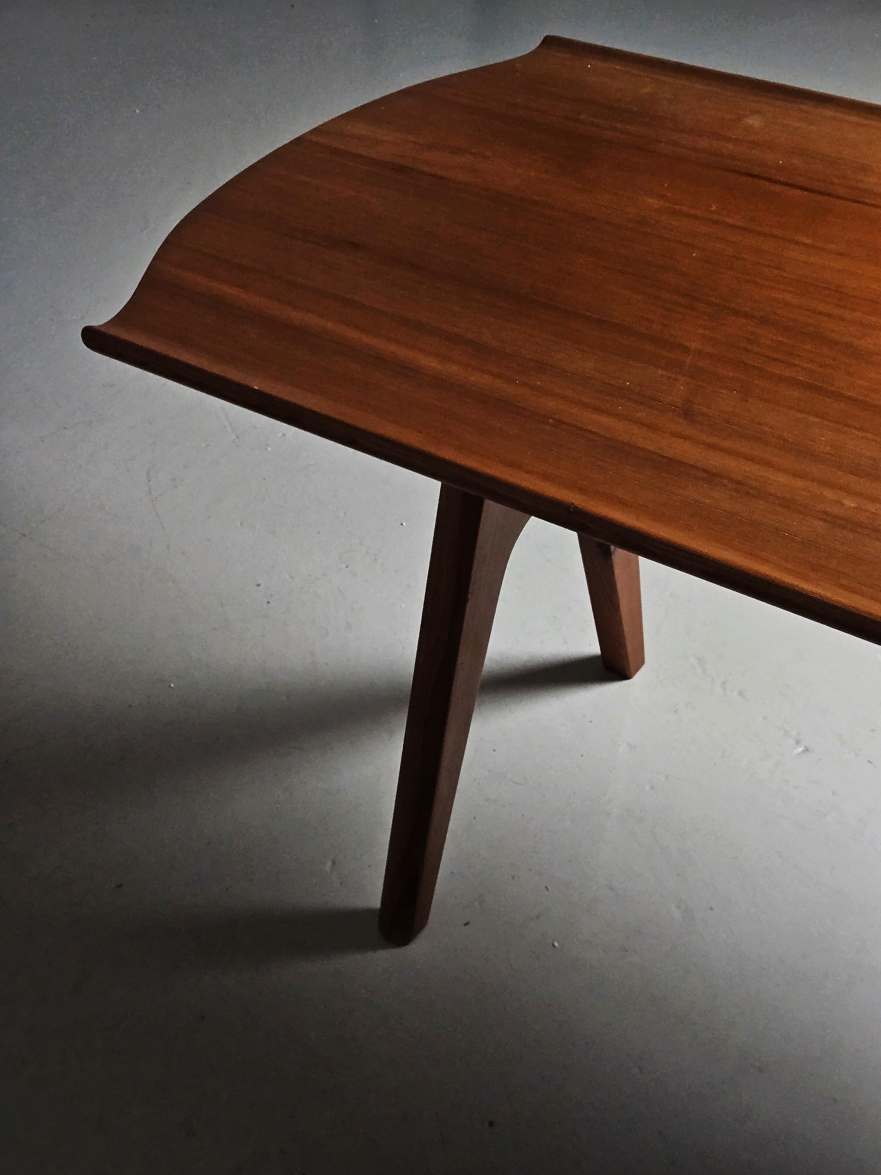 Table basse de designer suédois en pin par Svensk Fur, années 1940 en vente 1