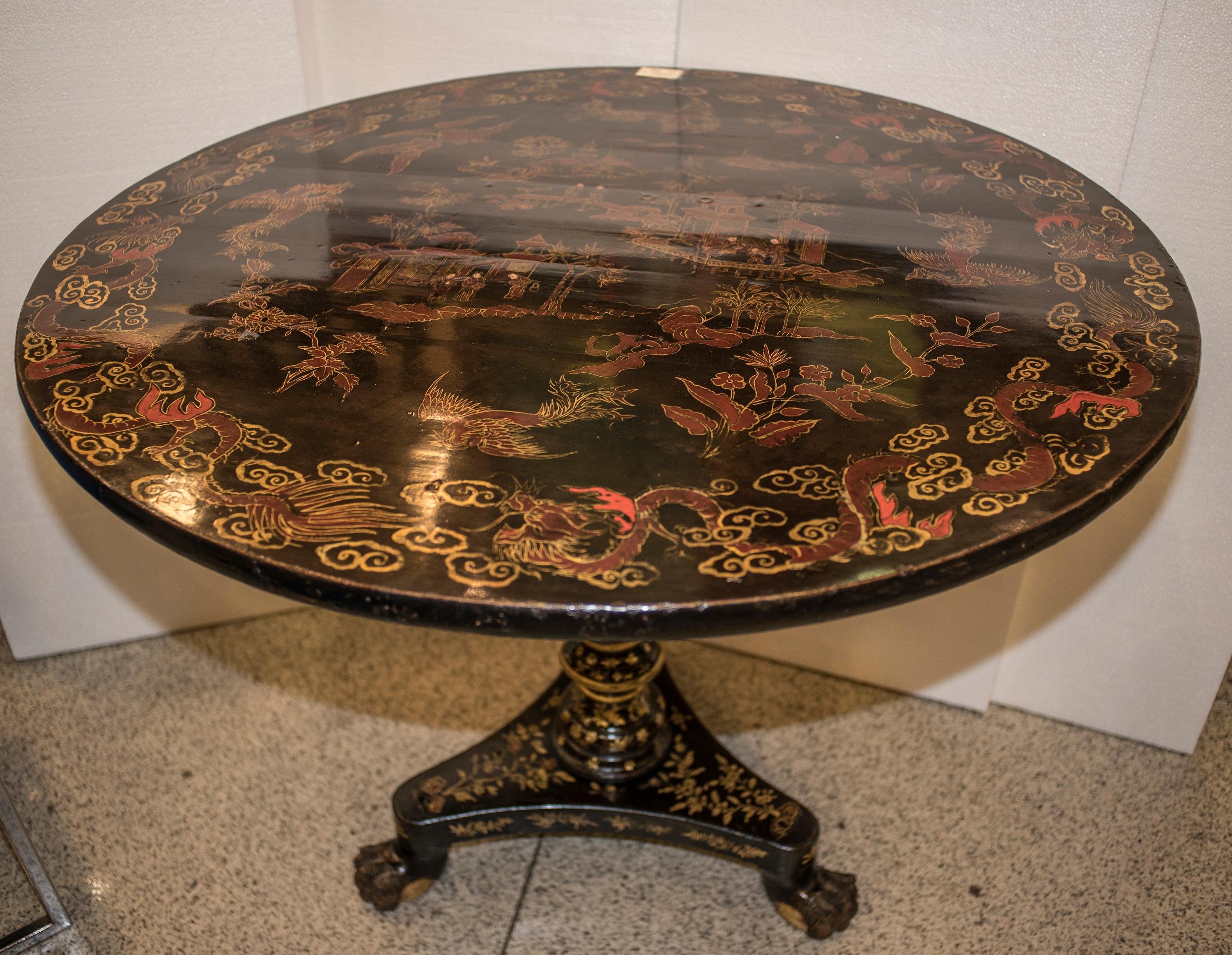 Stunning 19th century tilt-top lacquered and gilded English table with chinoiseries. Feet in claw and ball. In a very good condition. A exquisite piece for anywhere.
The price include a special wooden box or crate for shipping