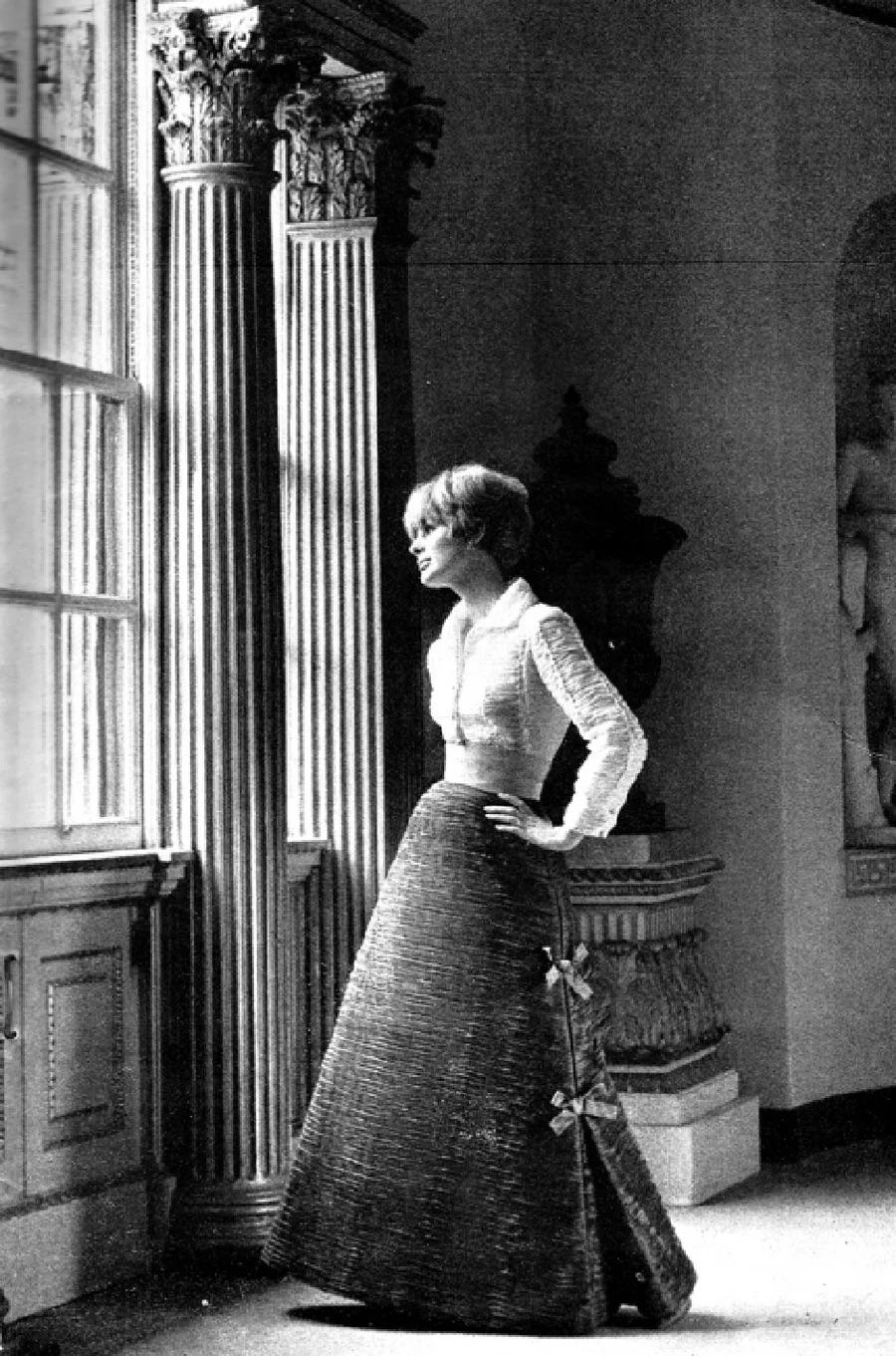 Abito e stola in lino a pieghe color pervinca di Sybil Connelly, anni '50 in vendita 7