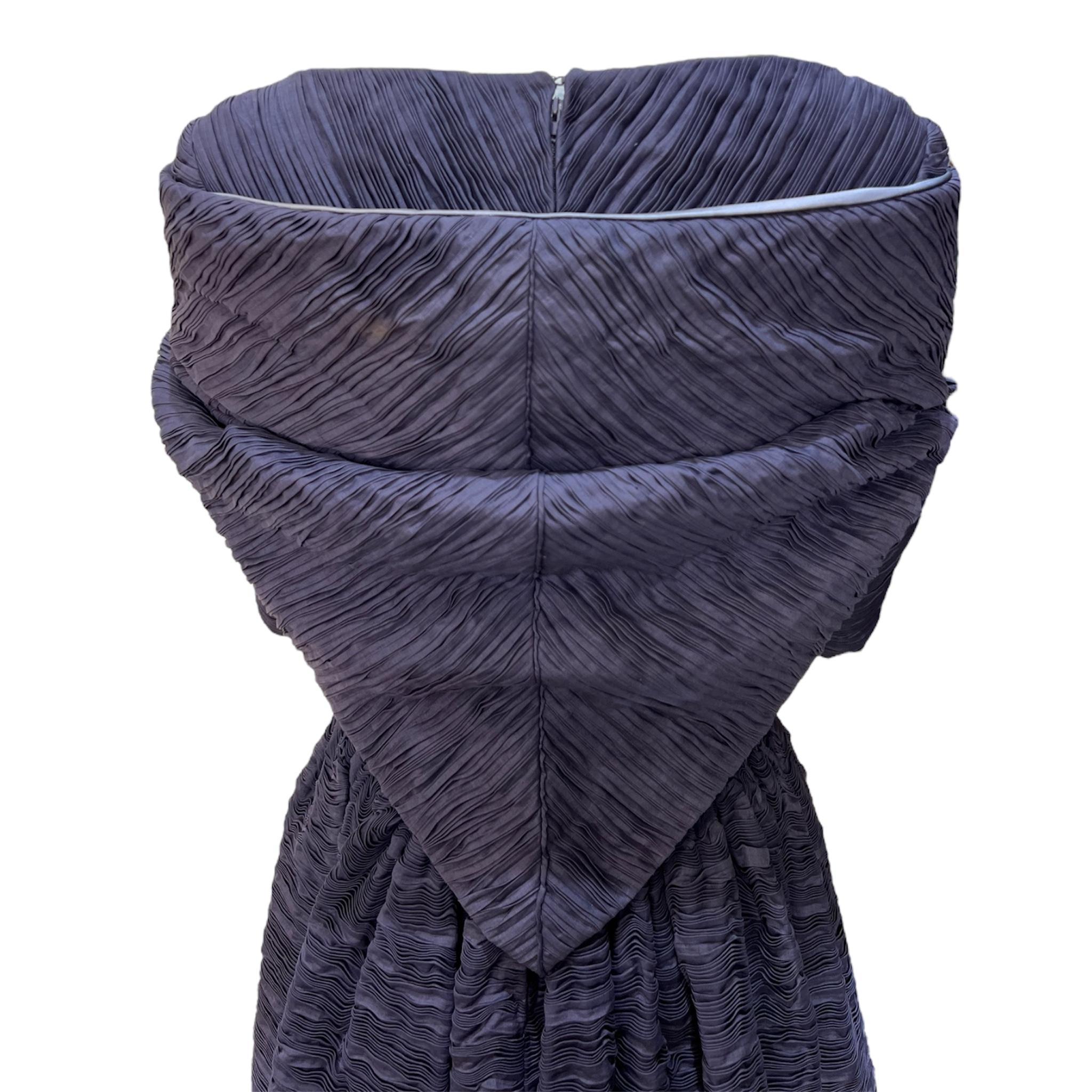 Abito e stola in lino a pieghe color pervinca di Sybil Connelly, anni '50 in vendita 4