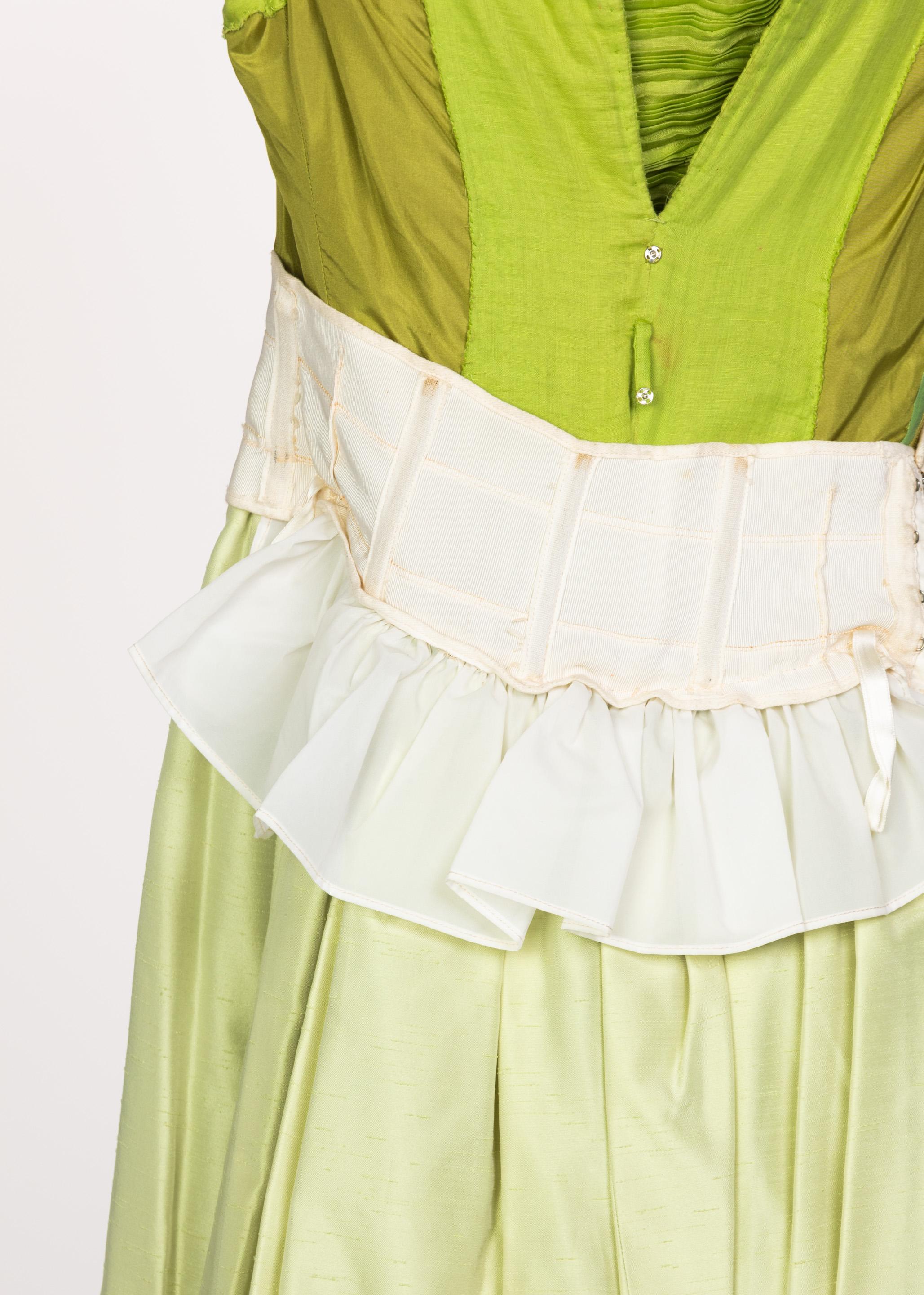 Sybil Connolly Couture, robe en lin plissé vert, années 60 en vente 5