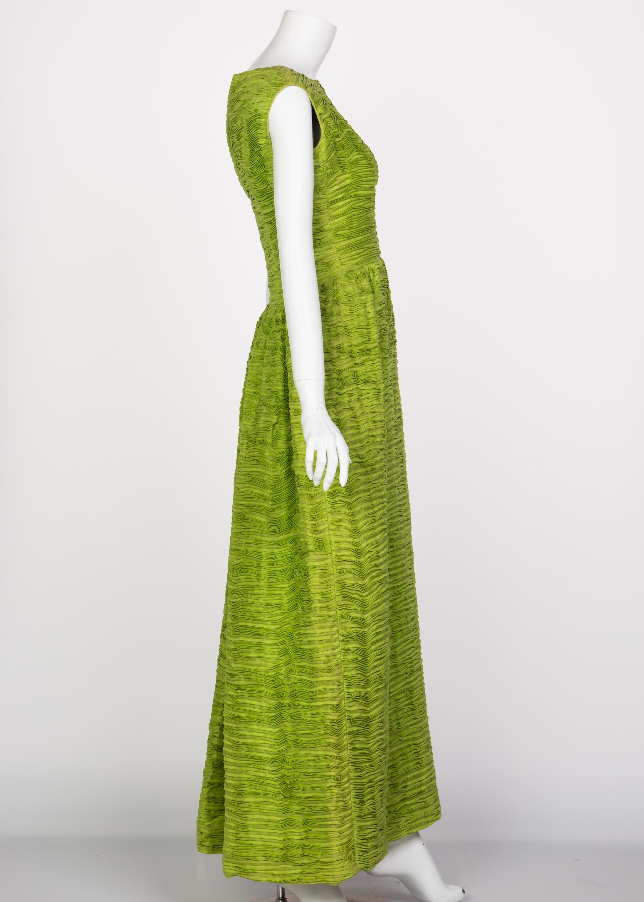 Vert Sybil Connolly Couture, robe en lin plissé vert, années 60 en vente