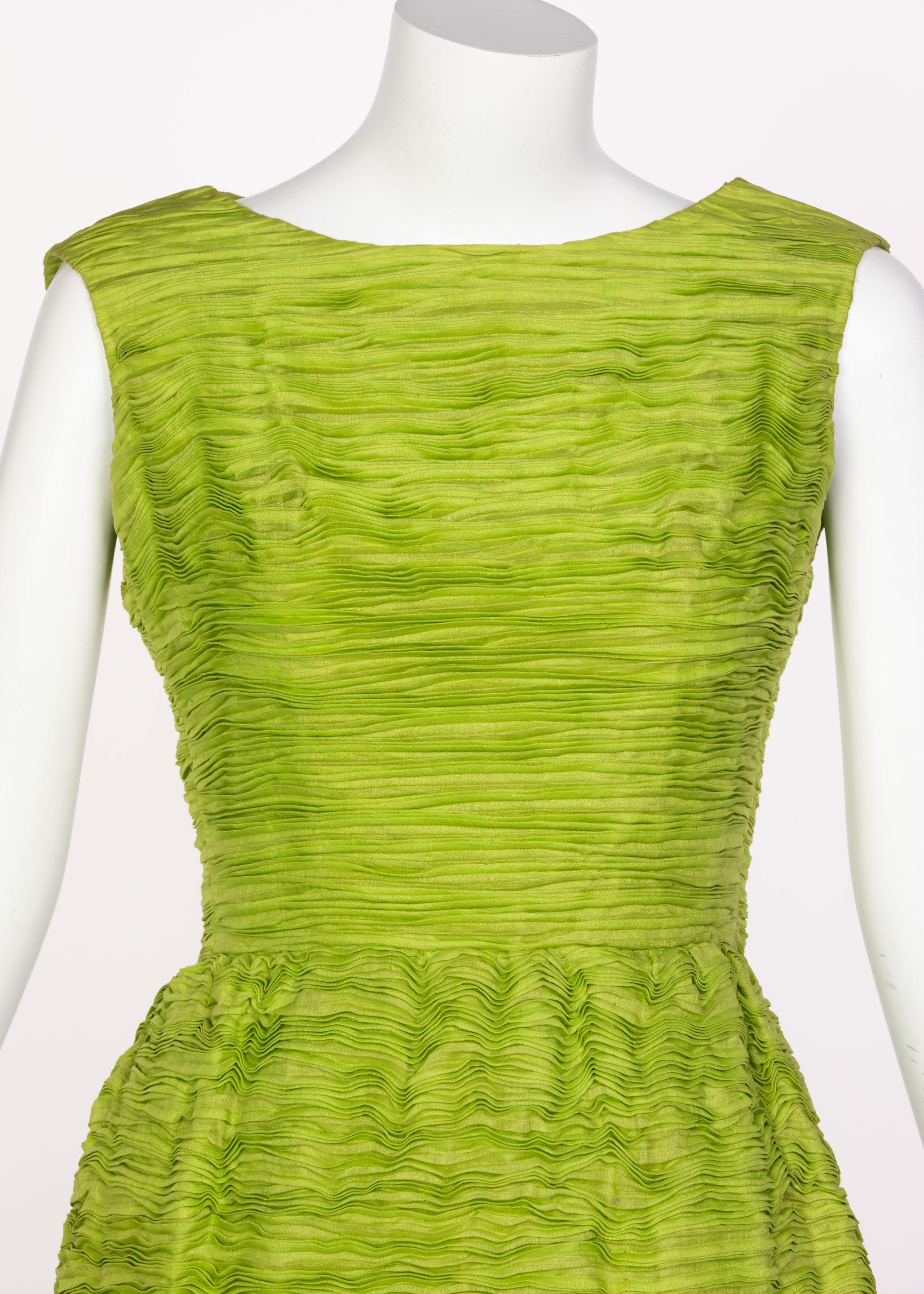 Sybil Connolly Couture Green Pleated Linen Dress, 1960s In Excellent Condition For Sale In Boca Raton, FL