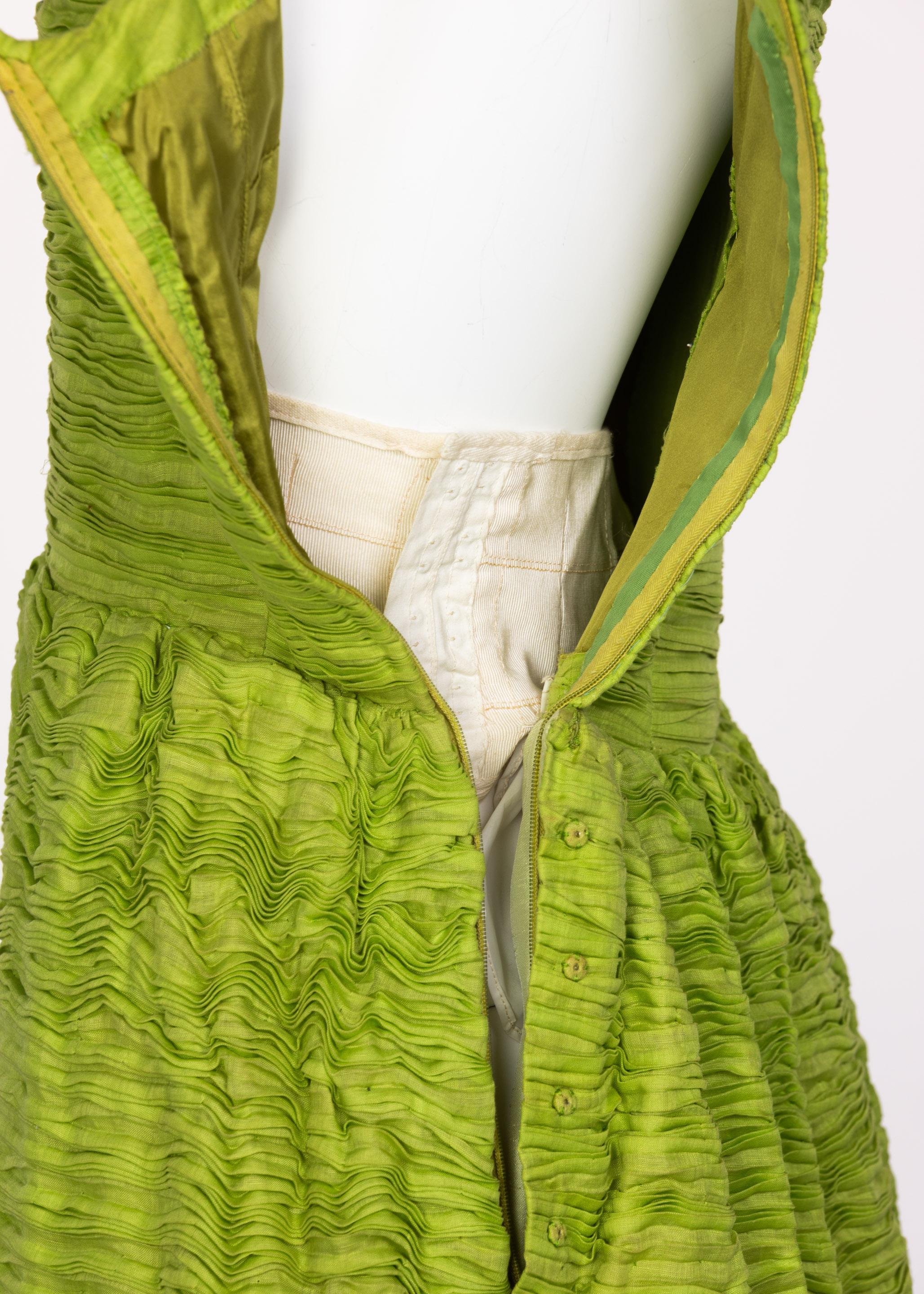 Sybil Connolly Couture, robe en lin plissé vert, années 60 en vente 4