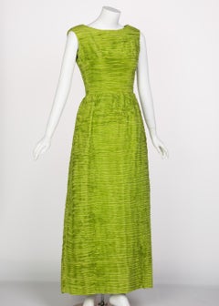 Maxi abito in lino plissettato verde di Sybil Connolly Couture, anni '60