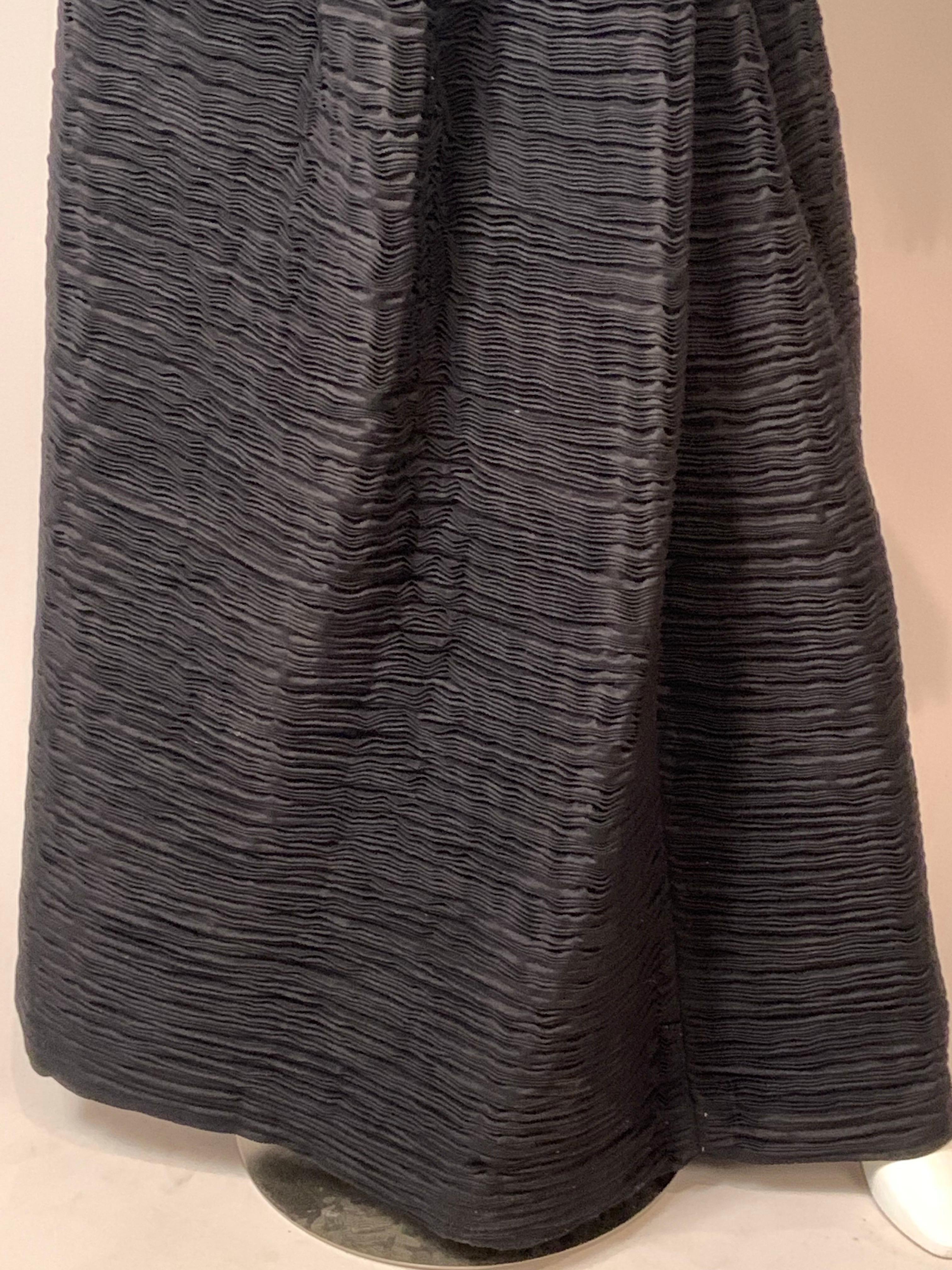 Noir Sybil Connolly - Jupe de soirée plissée en lin noir en vente