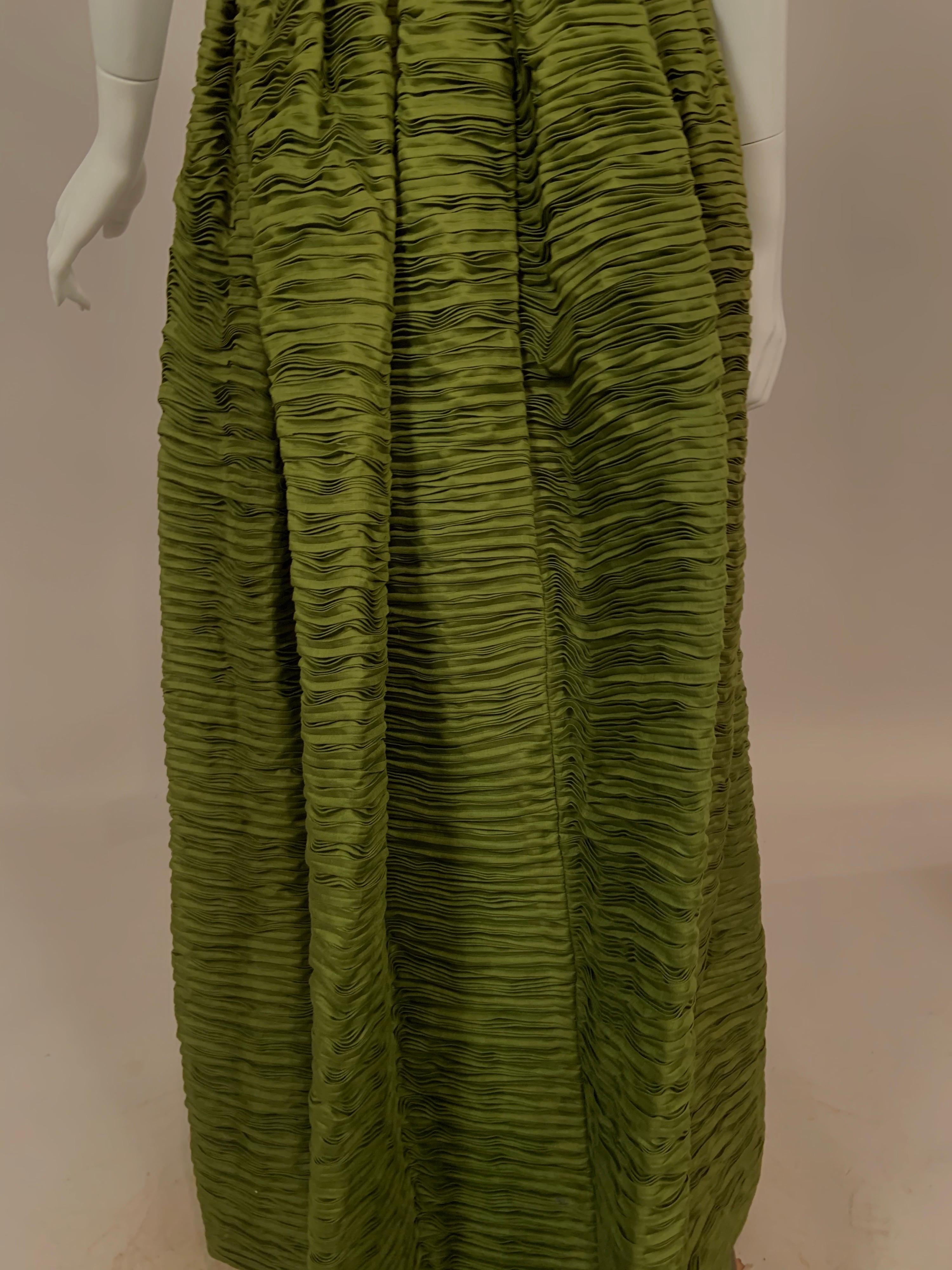 Sybil Connolly Haute Couture Olive Green Hand Pleated Linen Evening Skirt  In Excellent Condition For Sale In New Hope, PA