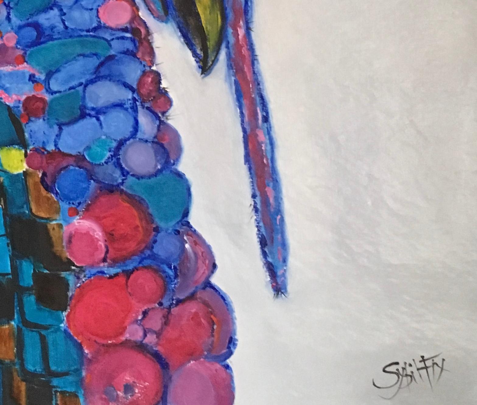 Esta pintura contemporánea sobre pavo de Sybil Fix, brillantemente colorida, irradia motivos de joyas y resonancia emocional. Conocida por su arte atrevido y expresivo sobre las aves, Fix da una vida vibrante a este animal salvaje que a menudo se