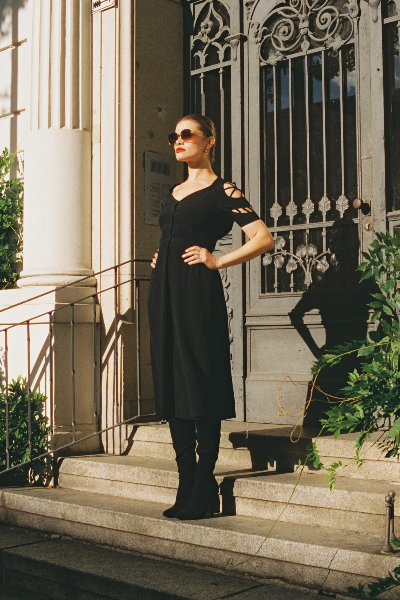 SYBILLA POR GIBO 1990s Rare Spiderweb Shoulder Detail Dress S / M 4