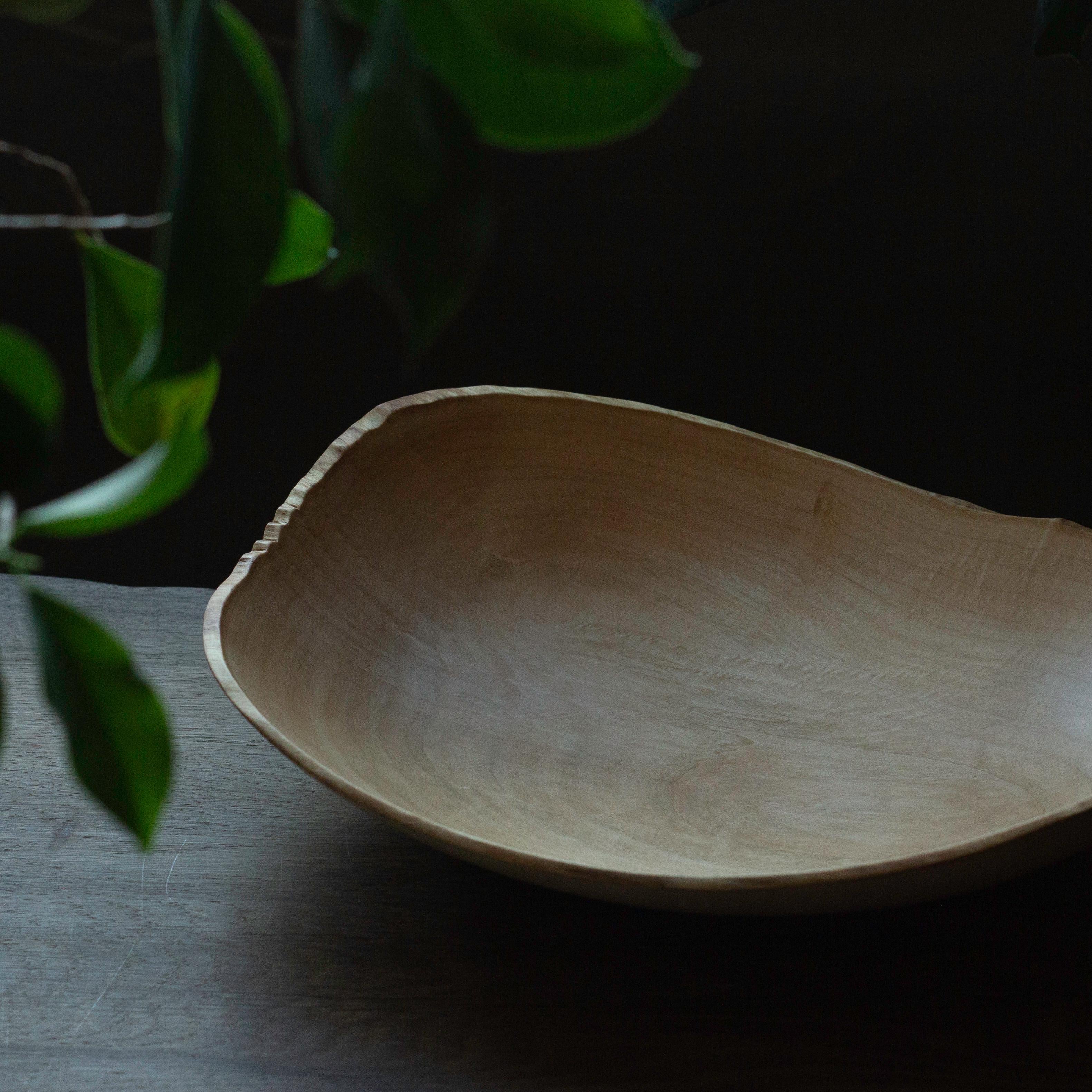Sycamore Maple Bowl by Vlad Droz In New Condition In Geneve, CH