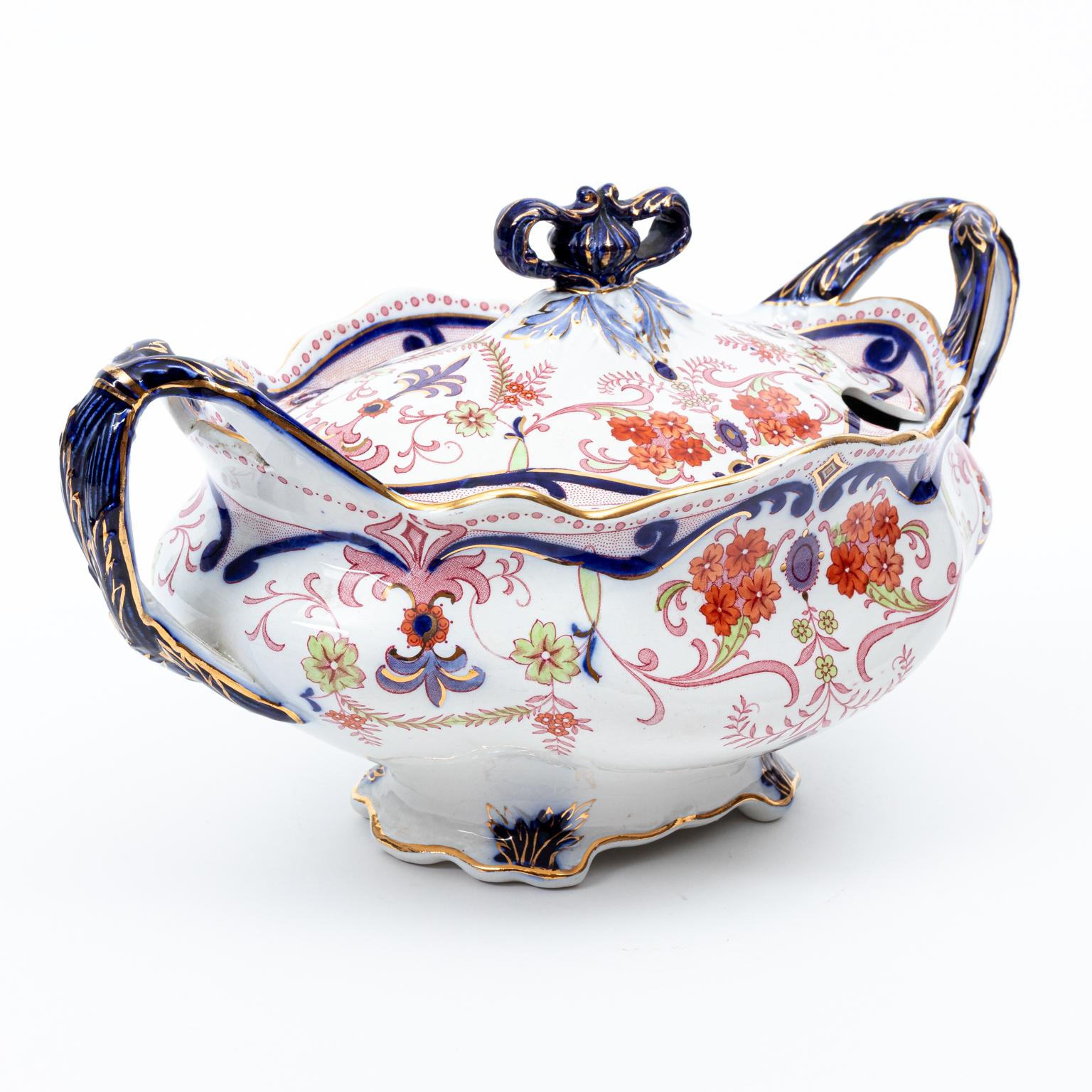 Sydenham Polychrome Lidded Tureen In Good Condition For Sale In Stamford, CT