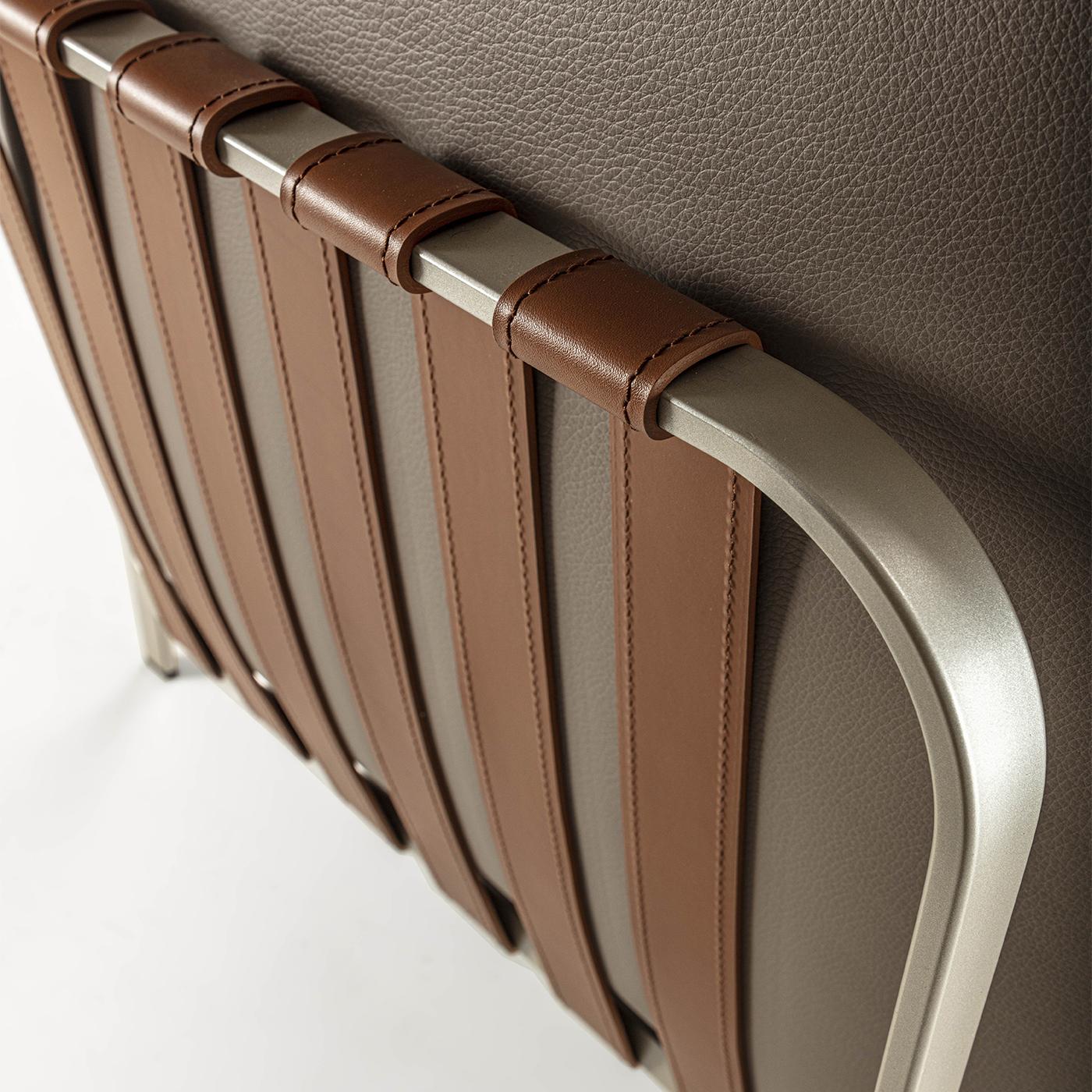Sydney Beigefarbenes Leder-Sofa von Enrico Pellizzoni im Angebot 1