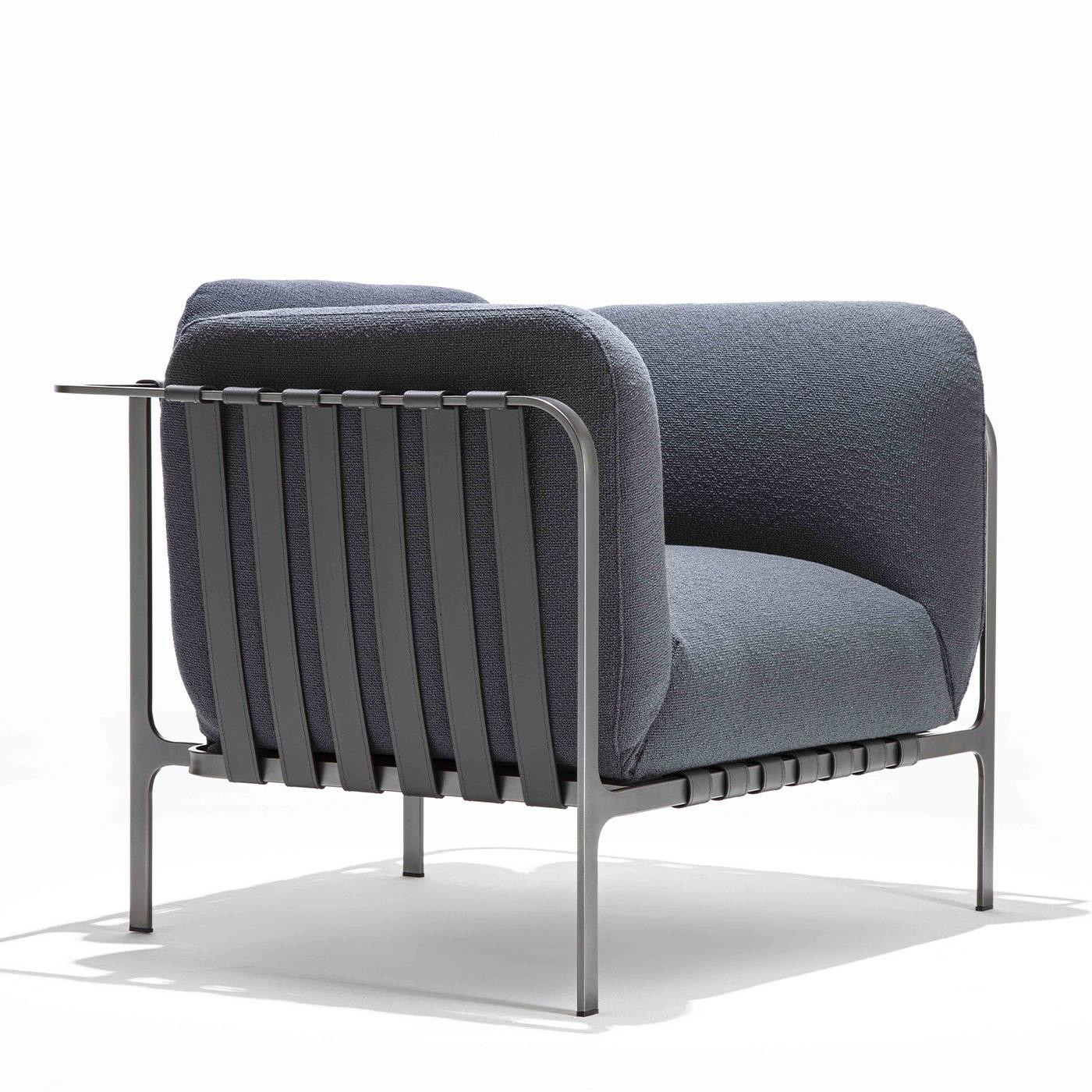 Part of the contemporary Sydney Collection, this armchair is all-out modern elegance. Marked by a dynamic appeal, the generously padded seat, back, and armrest cushions are enclosed in a slender cylindrical frame reinforced with leather straps for