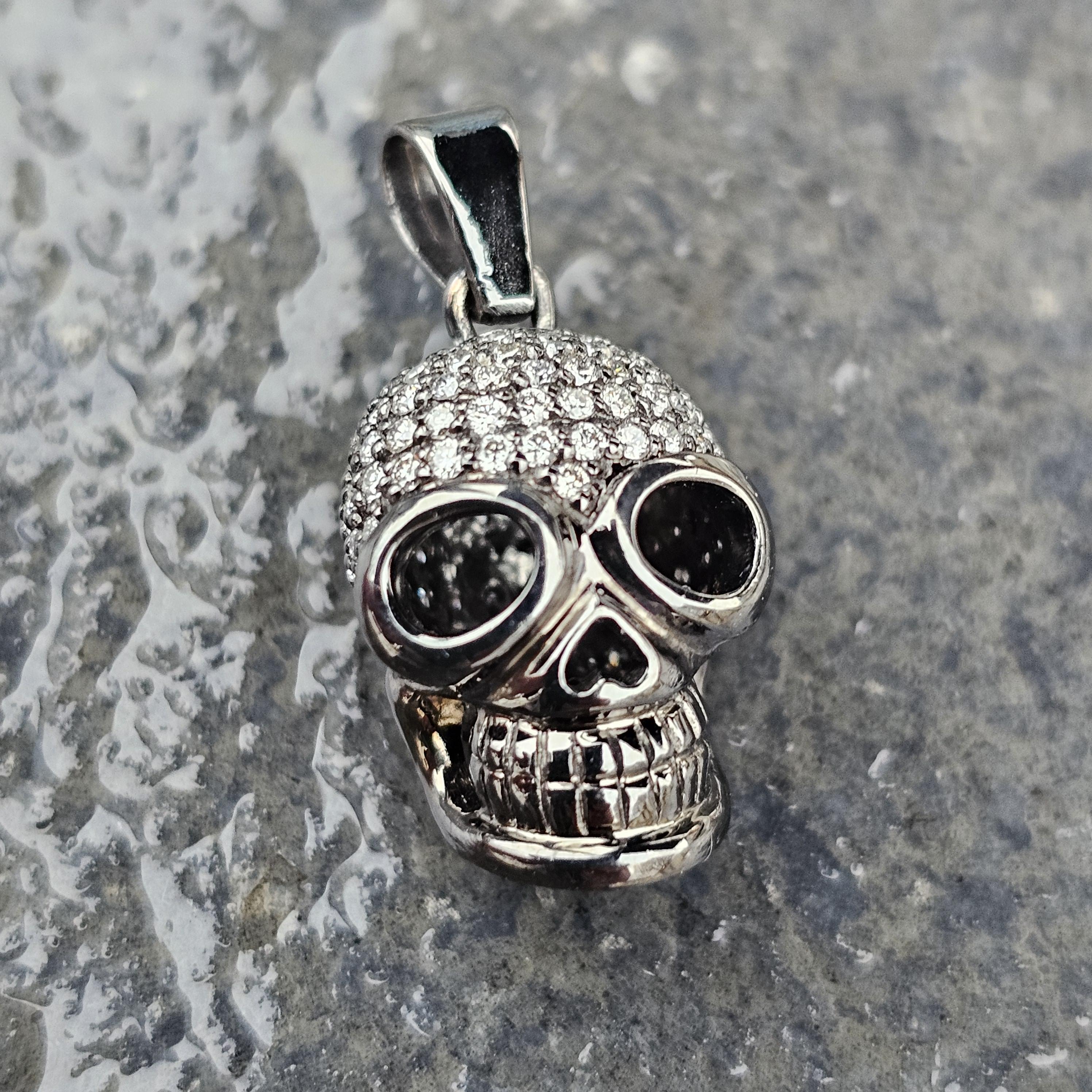 Sydney Evan Diamond Skull Charm Pendentif en or noirci 14 carats pavé de diamants, rare en 3D en vente 5