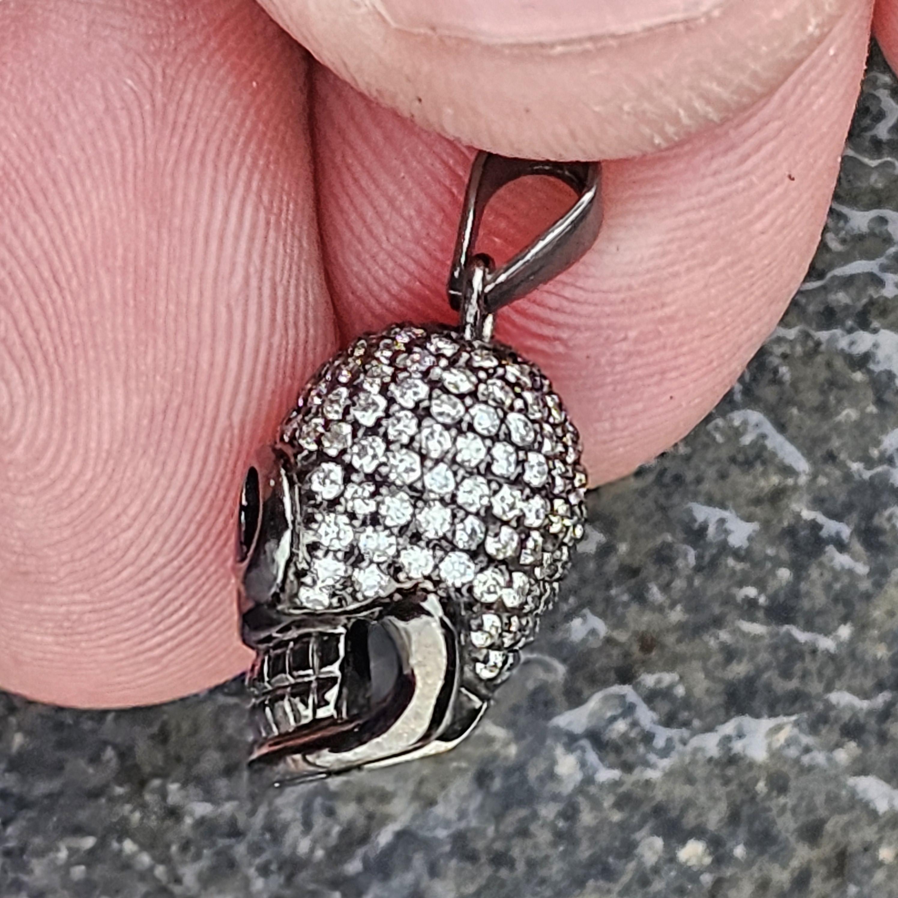 Sydney Evan Diamond Skull Charm Pendentif en or noirci 14 carats pavé de diamants, rare en 3D Pour femmes en vente