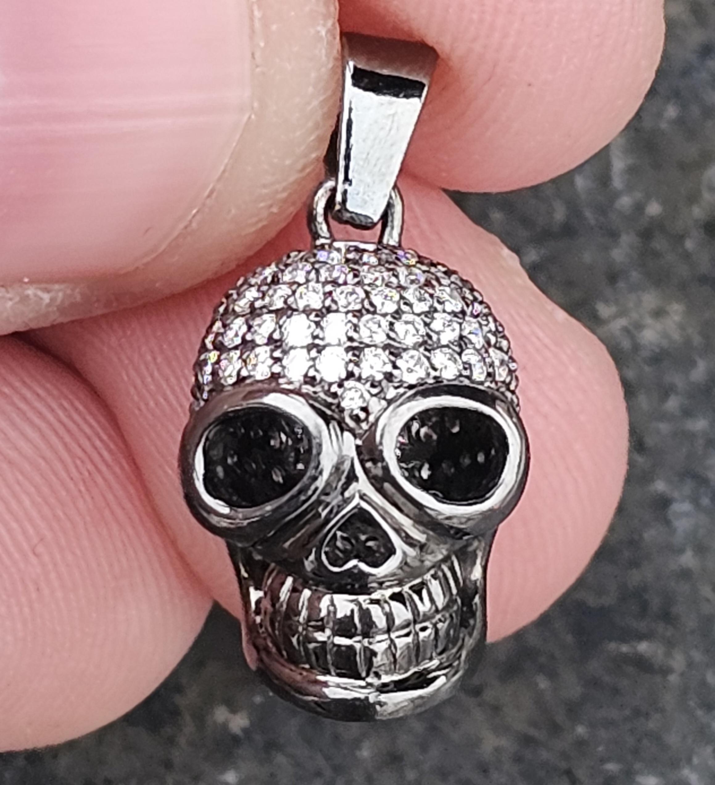 Sydney Evan Diamond Skull Charm Pendentif en or noirci 14 carats pavé de diamants, rare en 3D en vente 2