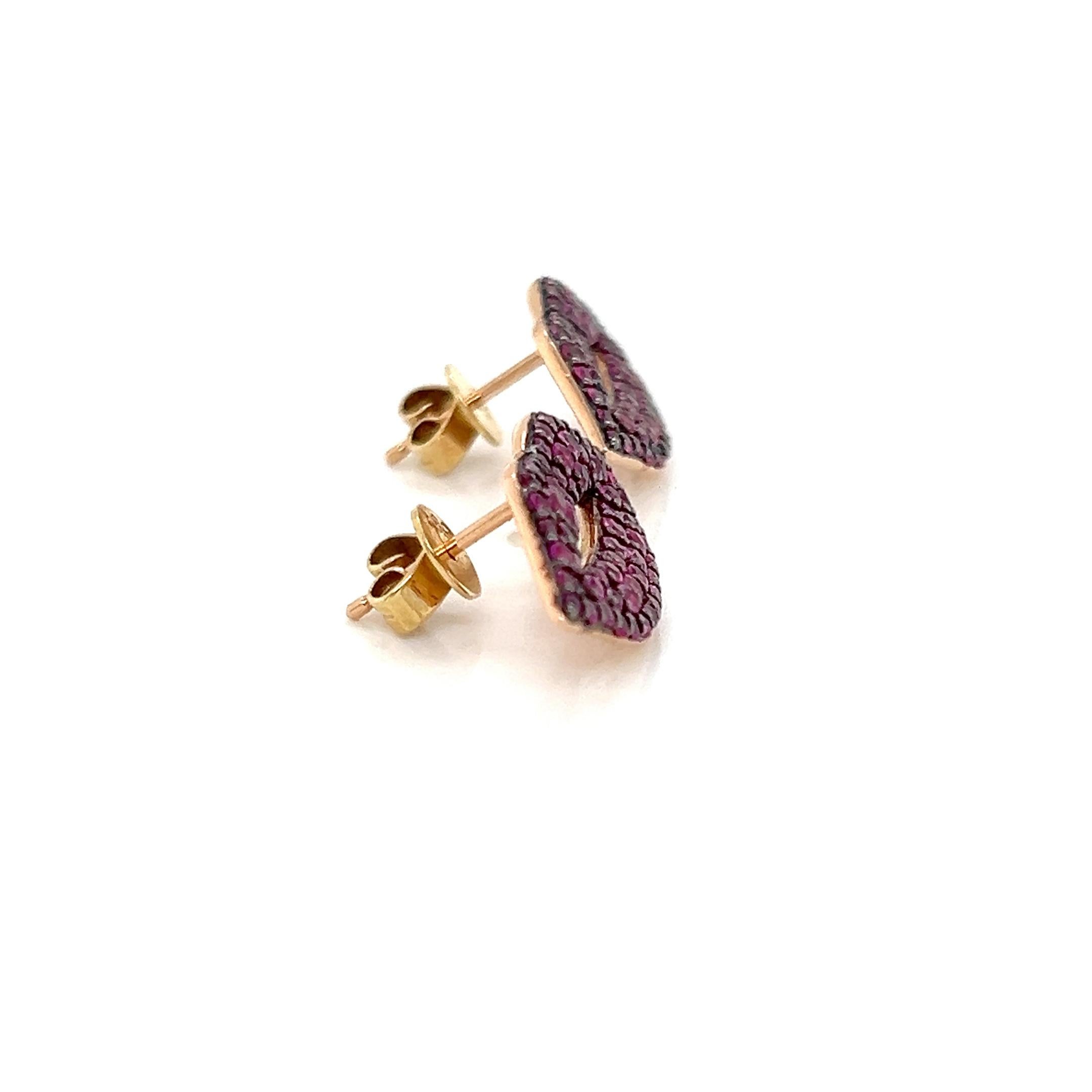 Pendientes Labios Sydney Evan de oro rosa de 14k con rubíes en venta 2