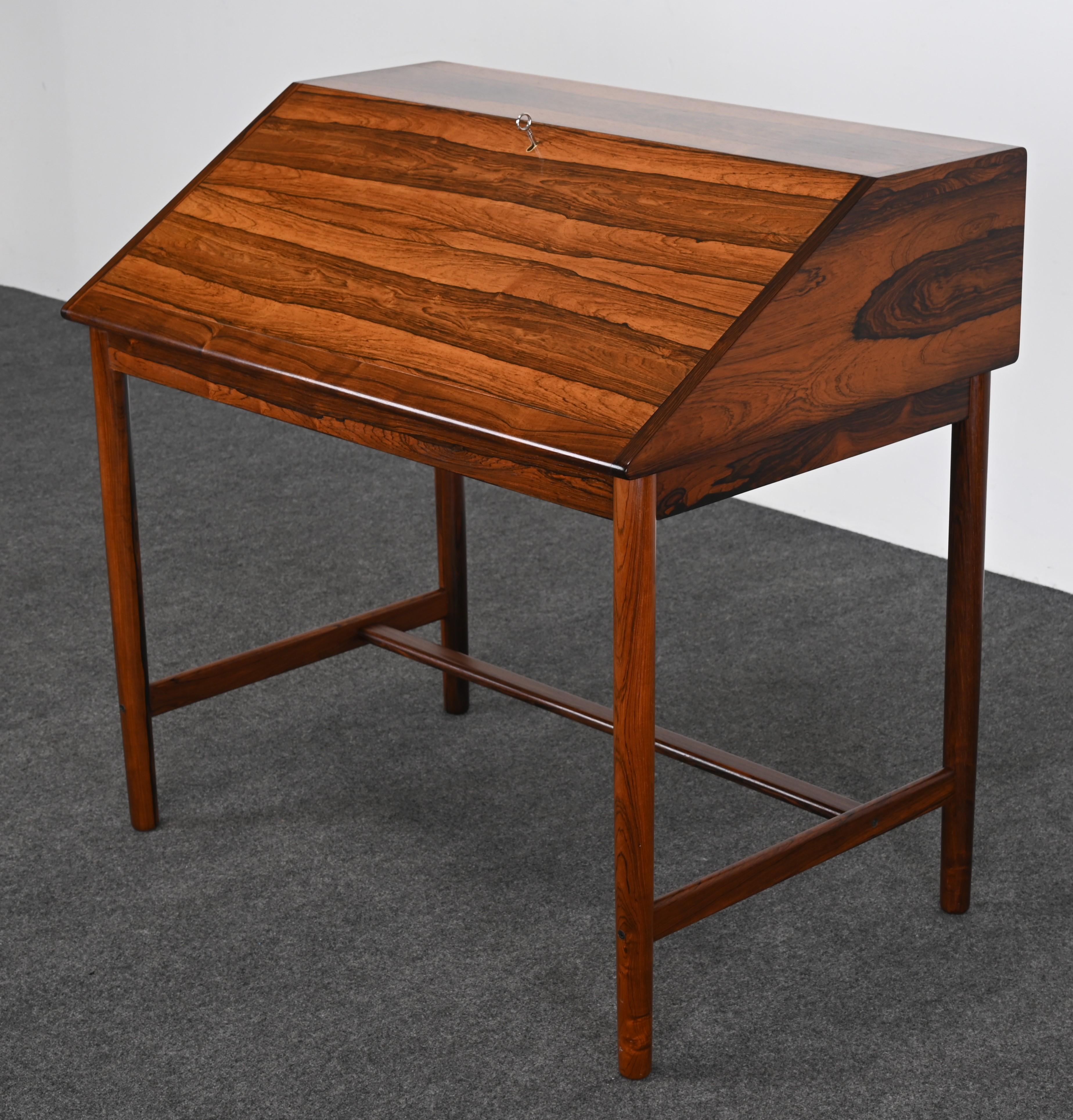 Sykky lven Blode Blindheim Rosewood Slant Front Desk, Norway 1960s In Good Condition For Sale In Hamburg, PA
