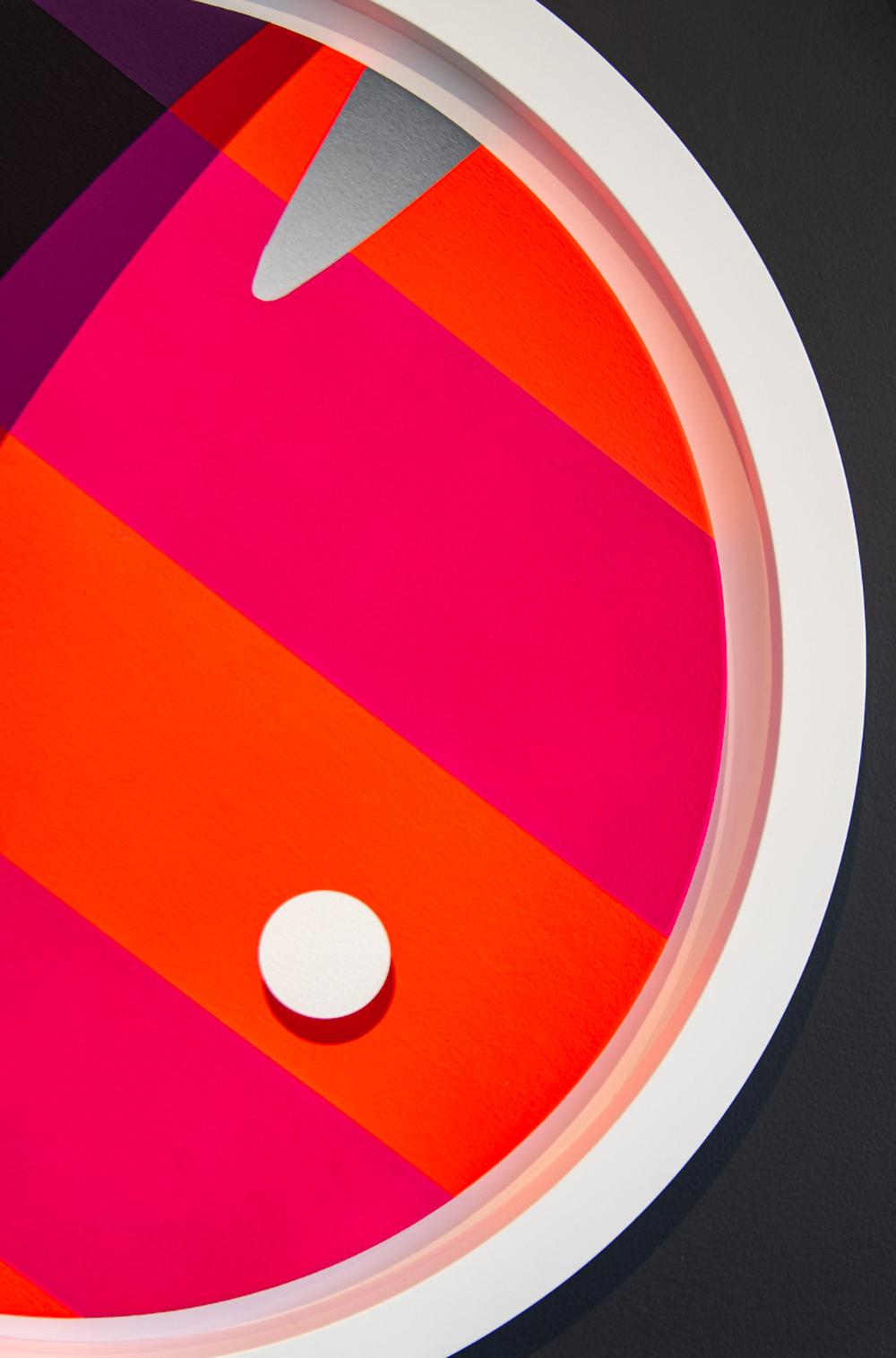 Geometrisches Tondo – grafisch, orange, rosa, schwarz, geometrisch, Acryl auf Tafel (Abstrakt), Painting, von Sylvain Louis-Seize