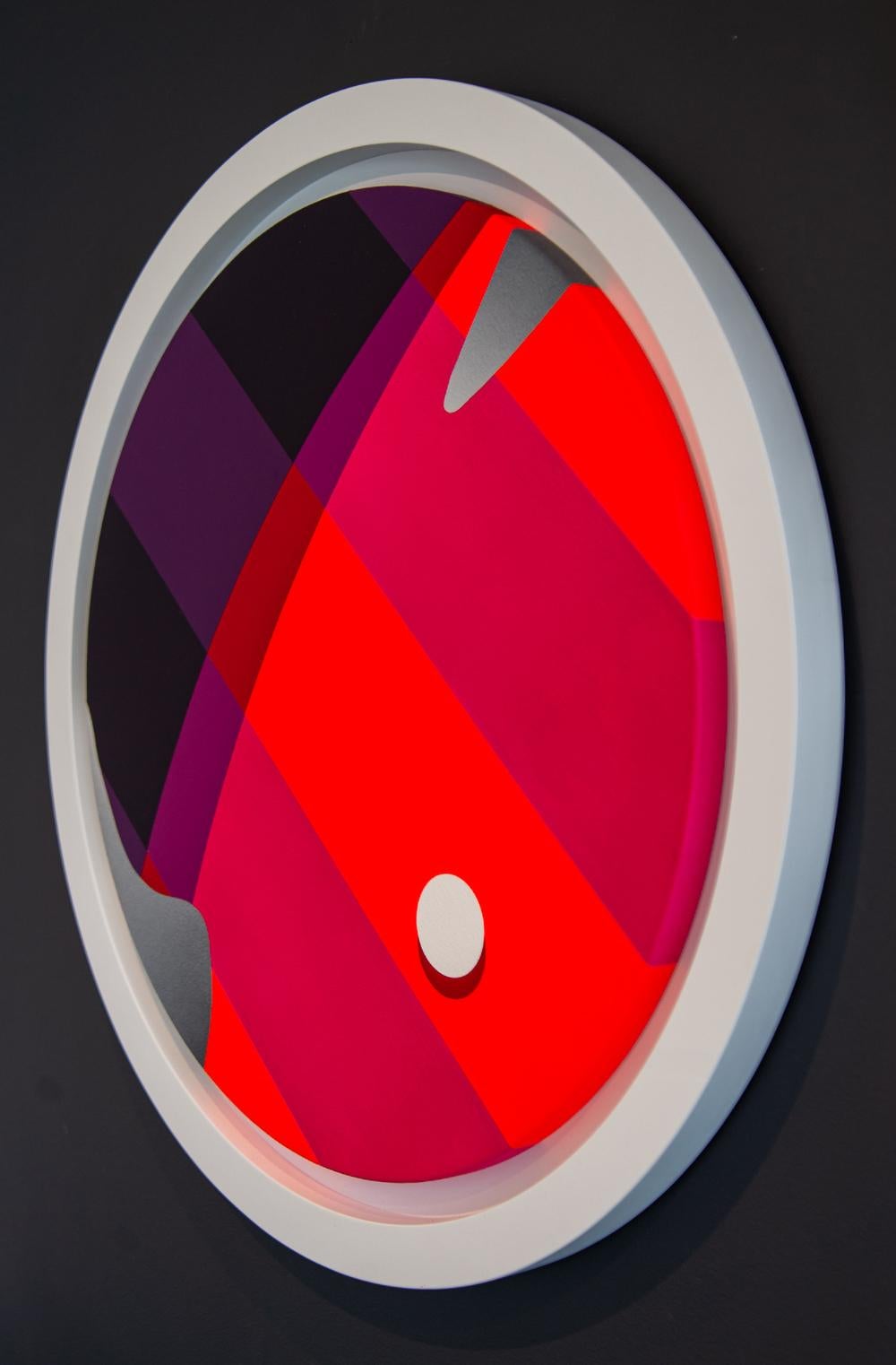 Geometrisches Tondo – grafisch, orange, rosa, schwarz, geometrisch, Acryl auf Tafel (Rot), Abstract Painting, von Sylvain Louis-Seize