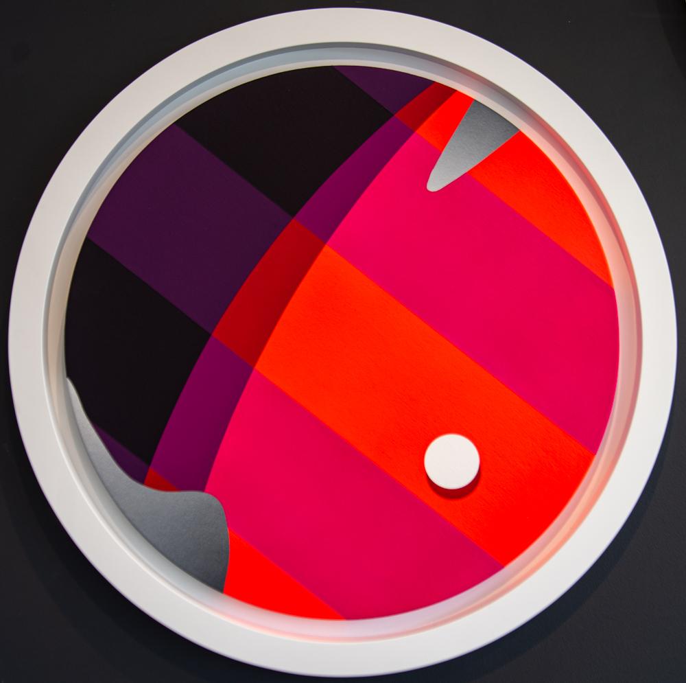 Sylvain Louis-Seize Abstract Painting – Geometrisches Tondo – grafisch, orange, rosa, schwarz, geometrisch, Acryl auf Tafel