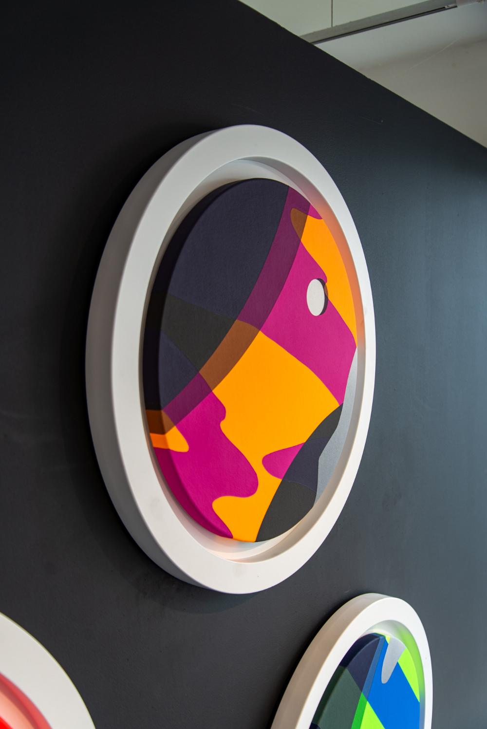 Retinal Swish - graphic, orange, pink, black, geometric, tondo, acrylic on panel - Painting by Sylvain Louis-Seize