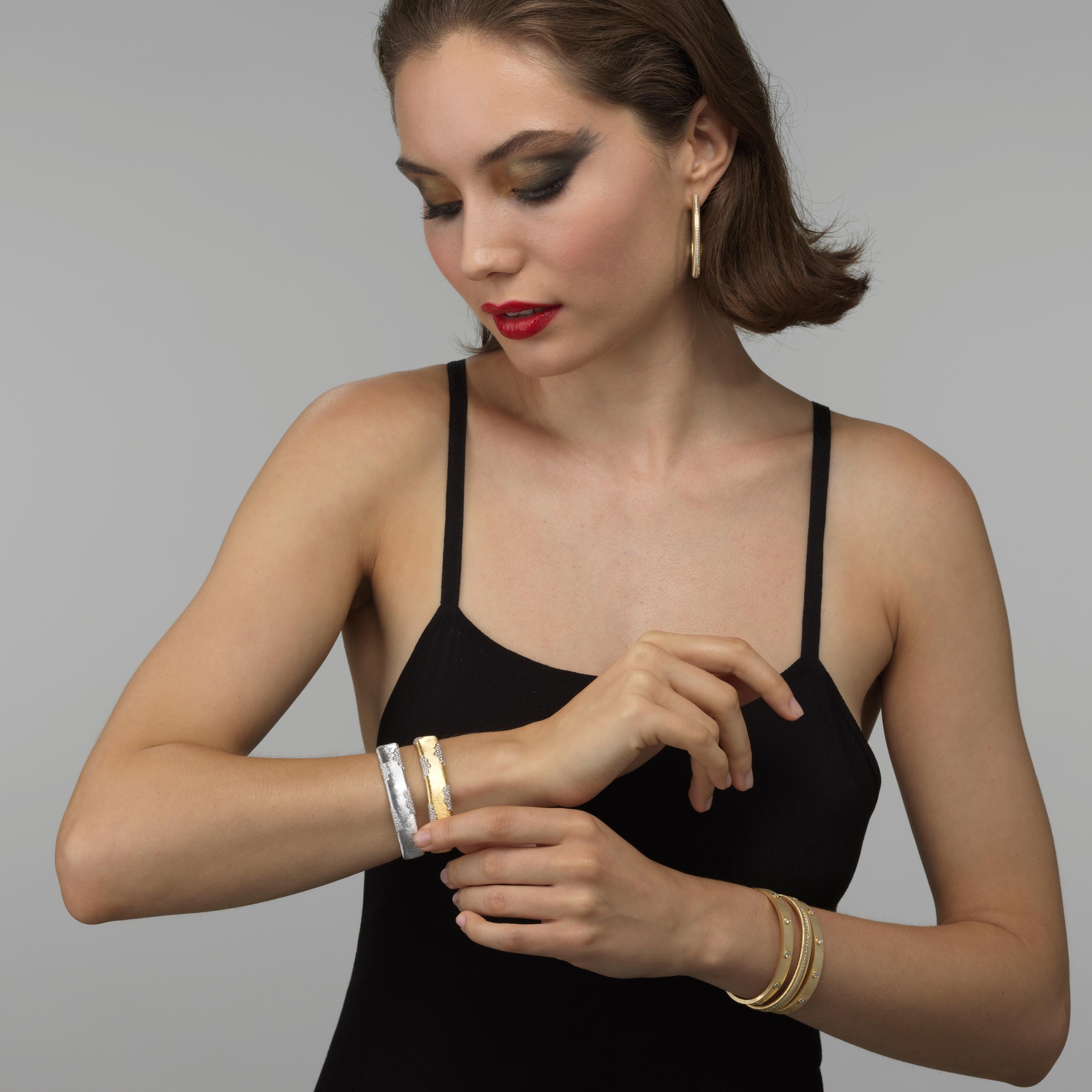 Women's 18K Yellow Gold Diamond Bracelet For Sale