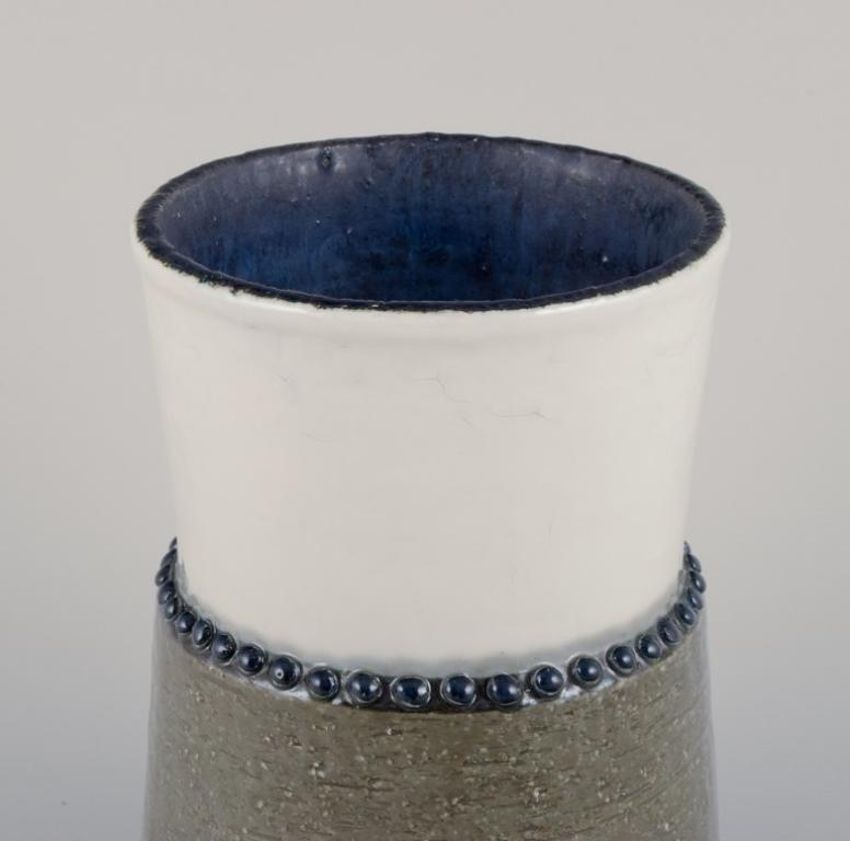Sylvia Leuchovius für Rörstrand Ateljé. Vase aus Keramik, 1970er Jahre (Schwedisch) im Angebot