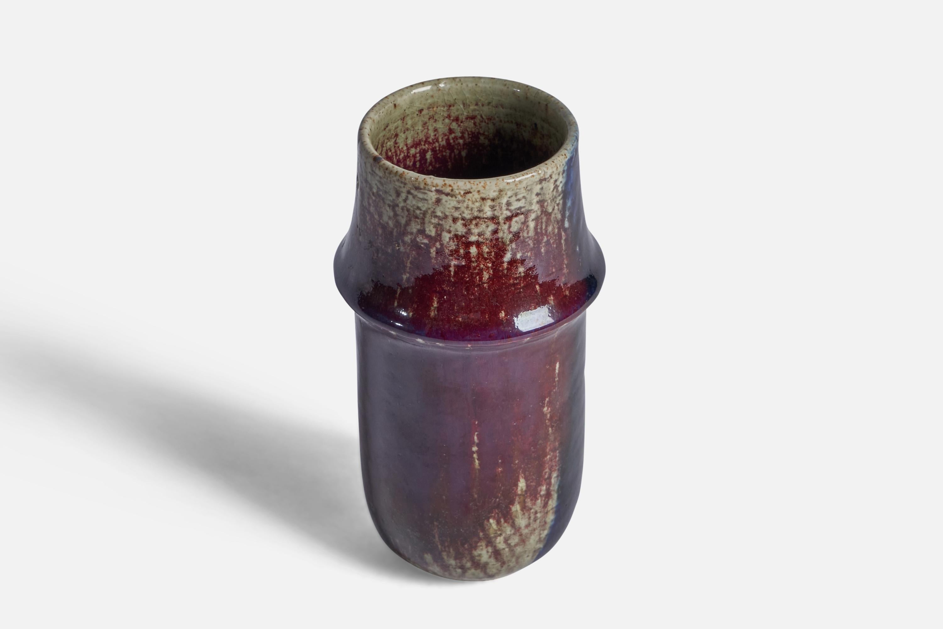 Une lampe vase conçue par Sylvia Leuchovius, produite par Rörstrands, signée et datée de 1974. De la production rare à Rörstands appelée 
