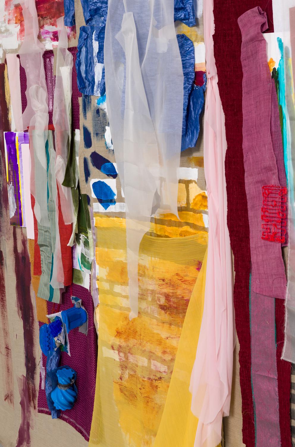 Sylvia Schwartz, Dressing-up_Detail, 2018, Leinwand, Stoff, Farbe, Kunststoff im Angebot 6