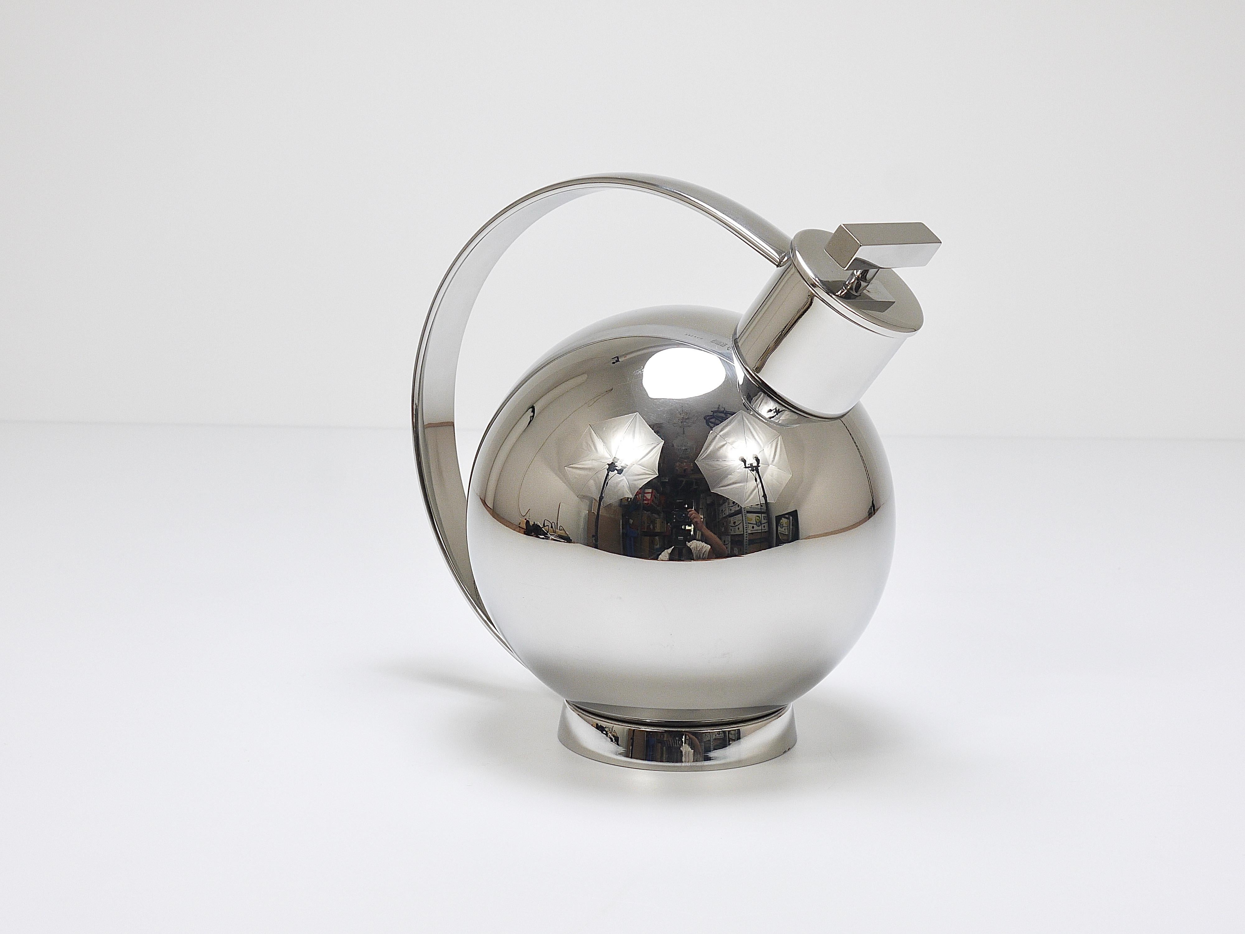 Acier inoxydable Shaker Art Déco de Sylvia Stave, design postmoderne Bauhaus par Alessi, 1989