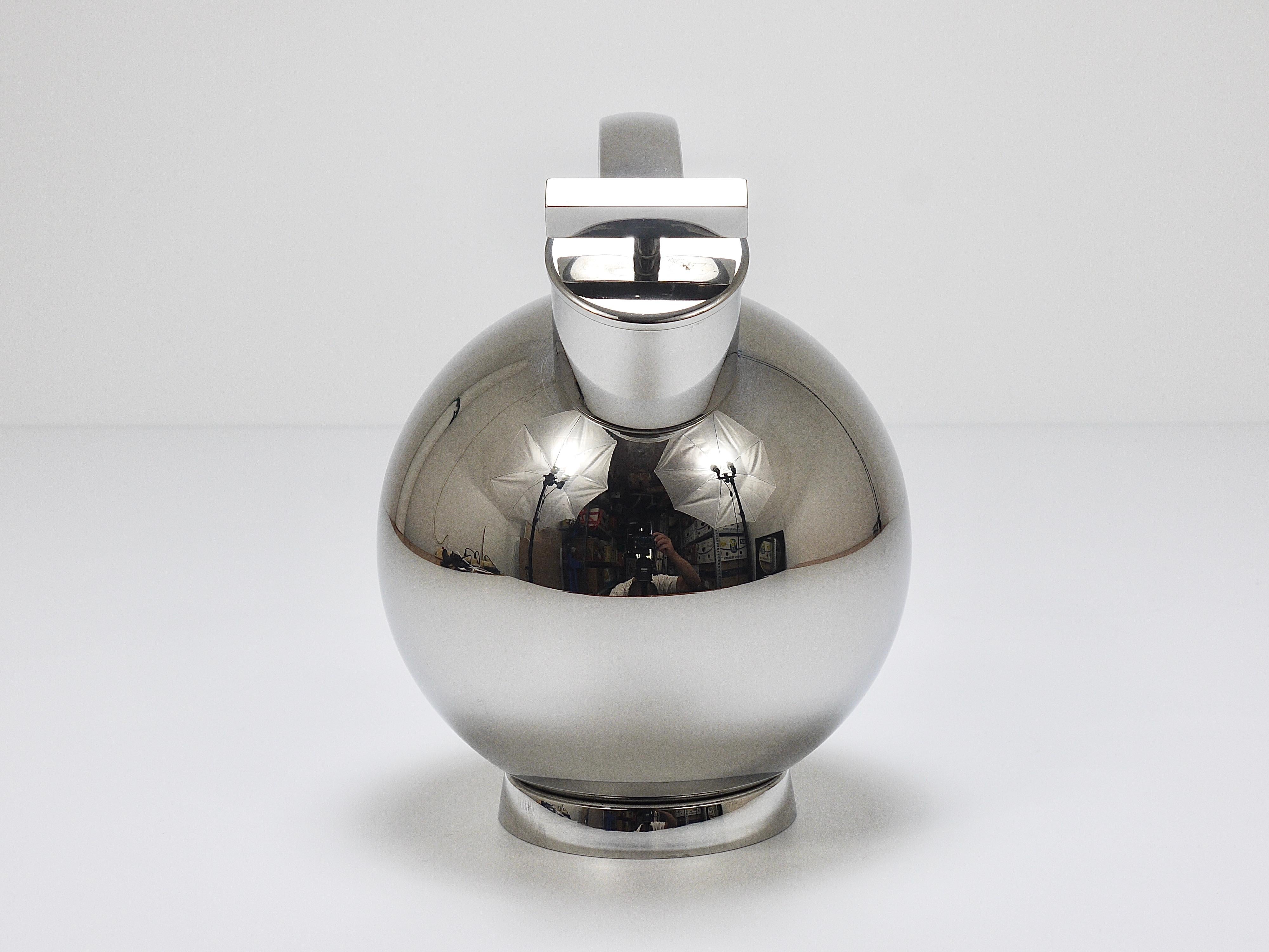 Sylvia Stave Art Deco Cocktail Shaker, Postmodern Bauhaus Design by Alessi, 1989 2