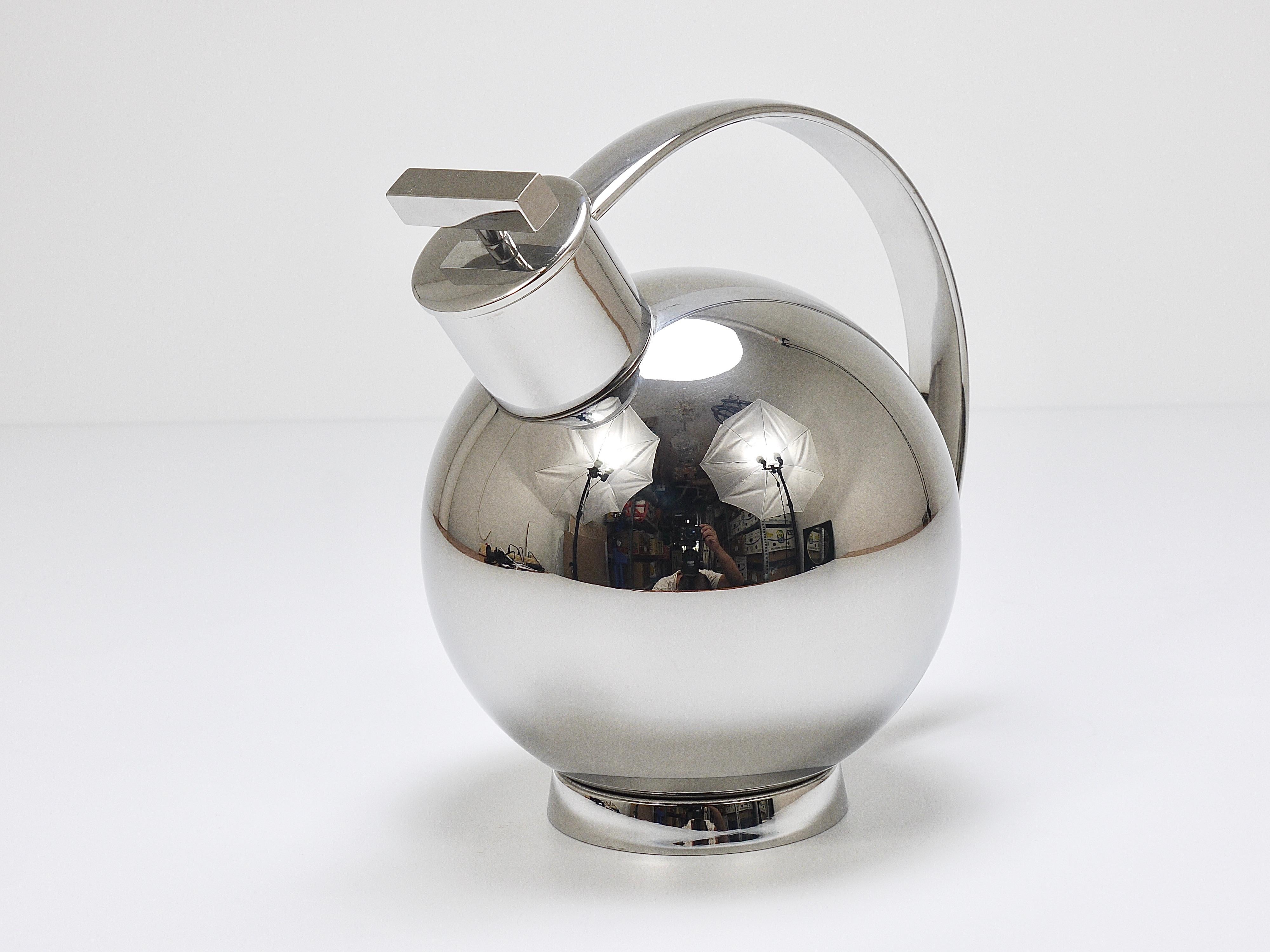 Sylvia Stave Art Deco Cocktail Shaker, Postmodern Bauhaus Design by Alessi, 1989 3
