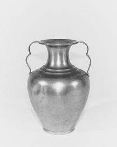Vaso ad anfora in peltro Sylvia Stave, C.C. Hallberg, Grace svedese, 1936, Attribuito