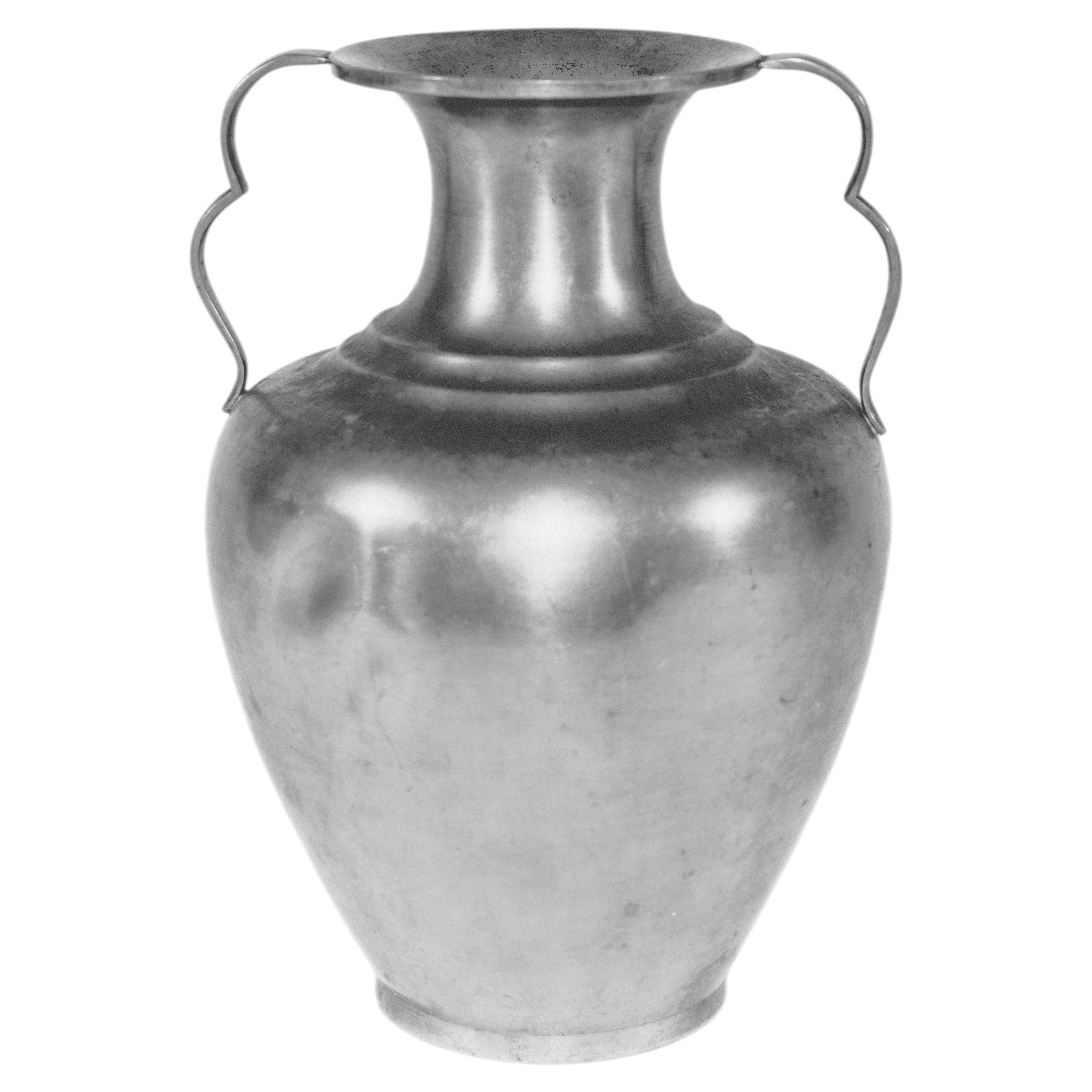 Vaso ad anfora in peltro Sylvia Stave, C.C. Hallberg, Grace svedese, 1936, Attribuito