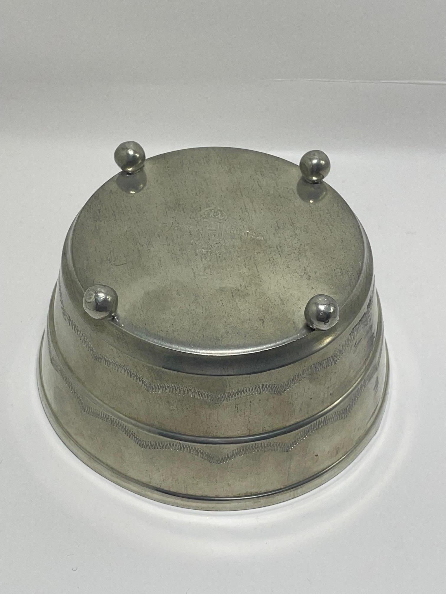 Sylvia Stave Caja con tapa de estaño y remate de figurita - Suecia, 1928 en Bueno estado para la venta en Stockholm, SE