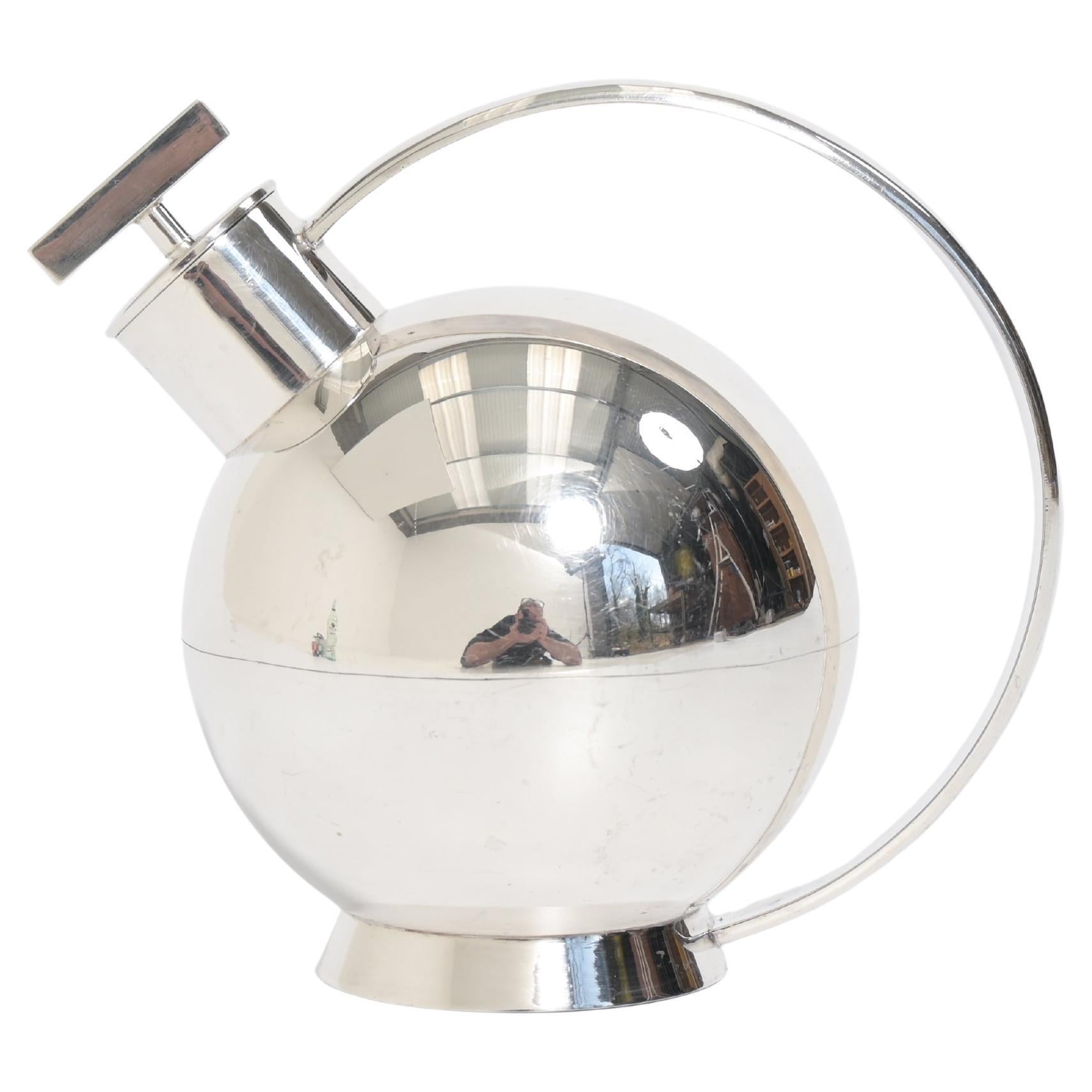 Sylvia Stave / Marianne Brandt Cocktail Shaker 835 Silver